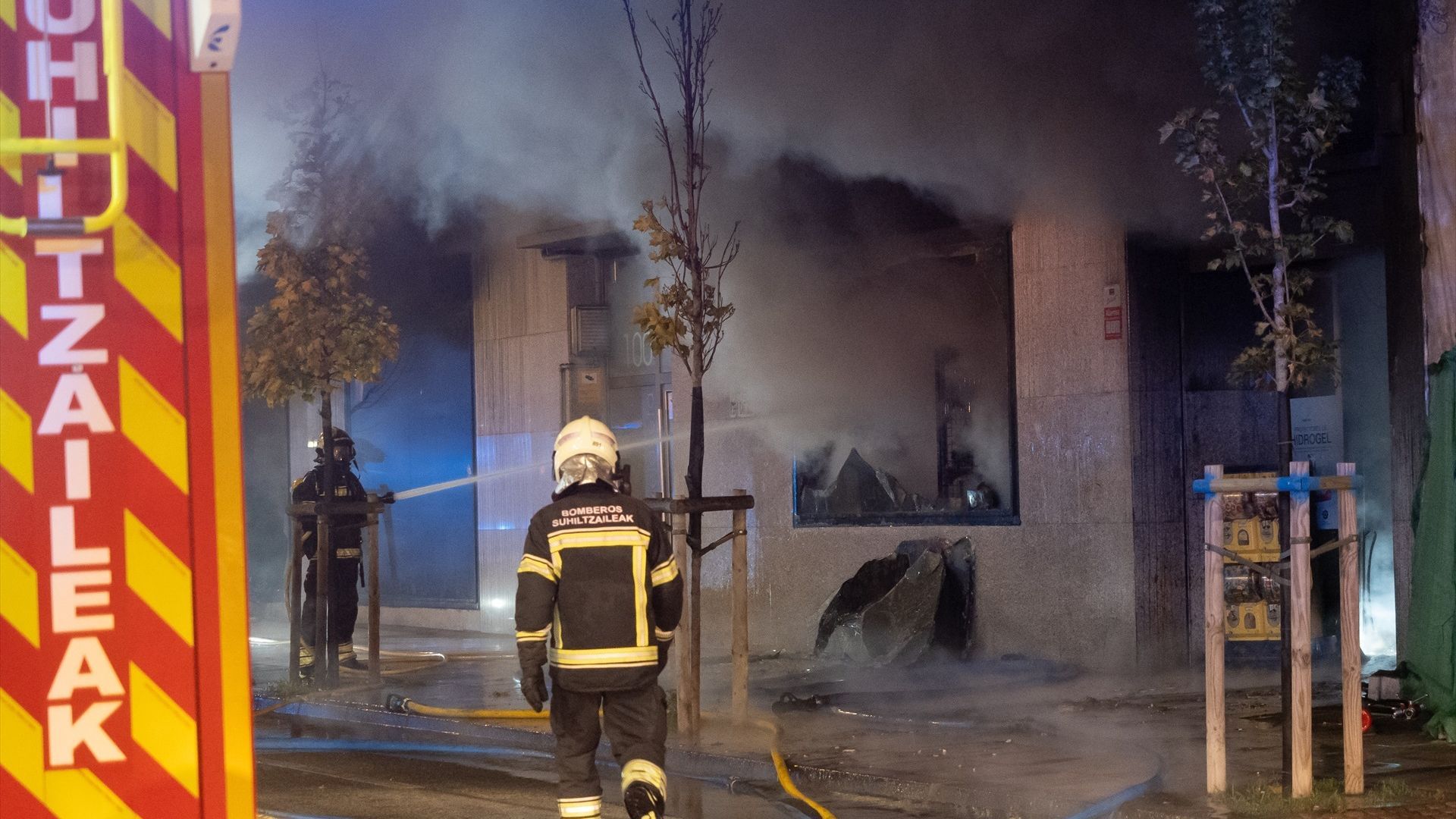 Un incendio en Pamplona mantiene confinados a los vecinos y desalojan tres edificios por la toxicidad del humo