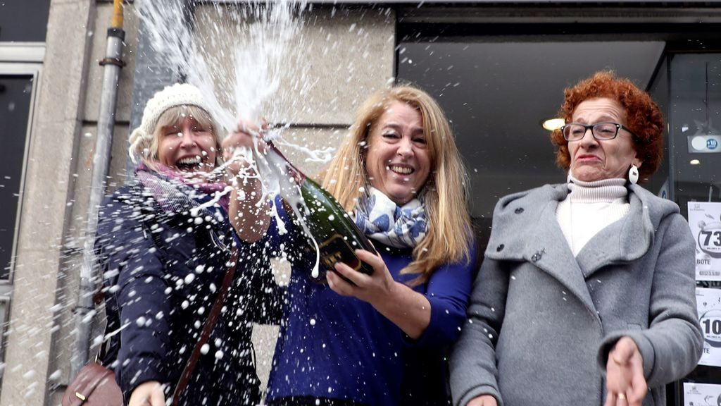 Celebraciones en casi toda España por el Gordo de la Lotería de Navidad