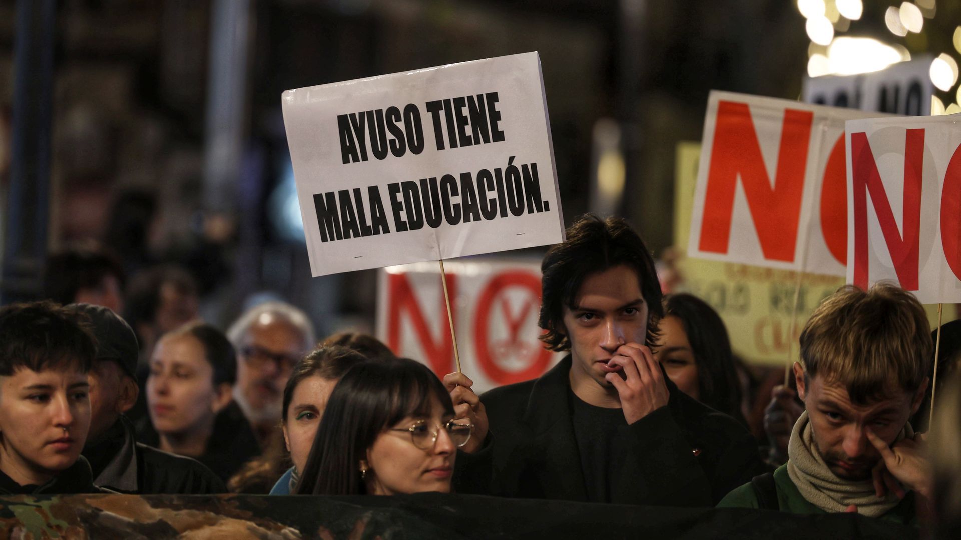 Cientos de personas marchan contra la "asfixia" de las universidades madrileñas e Isabel Díaz Ayuso responde