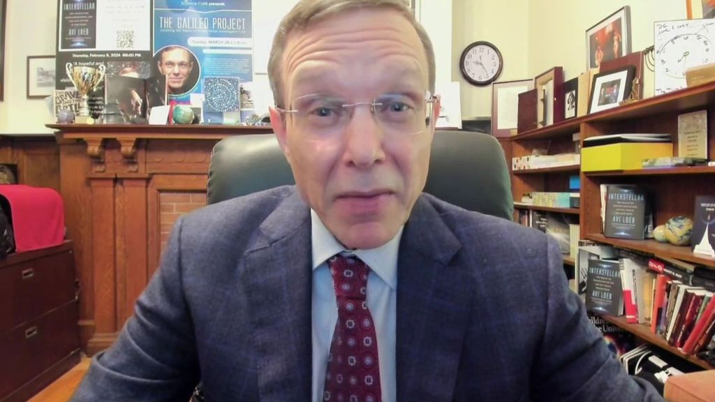 El astrofísico, Avi Loeb, convencido de que el objeto interestelar 3I/ATLAS es en realidad una nave alienígena