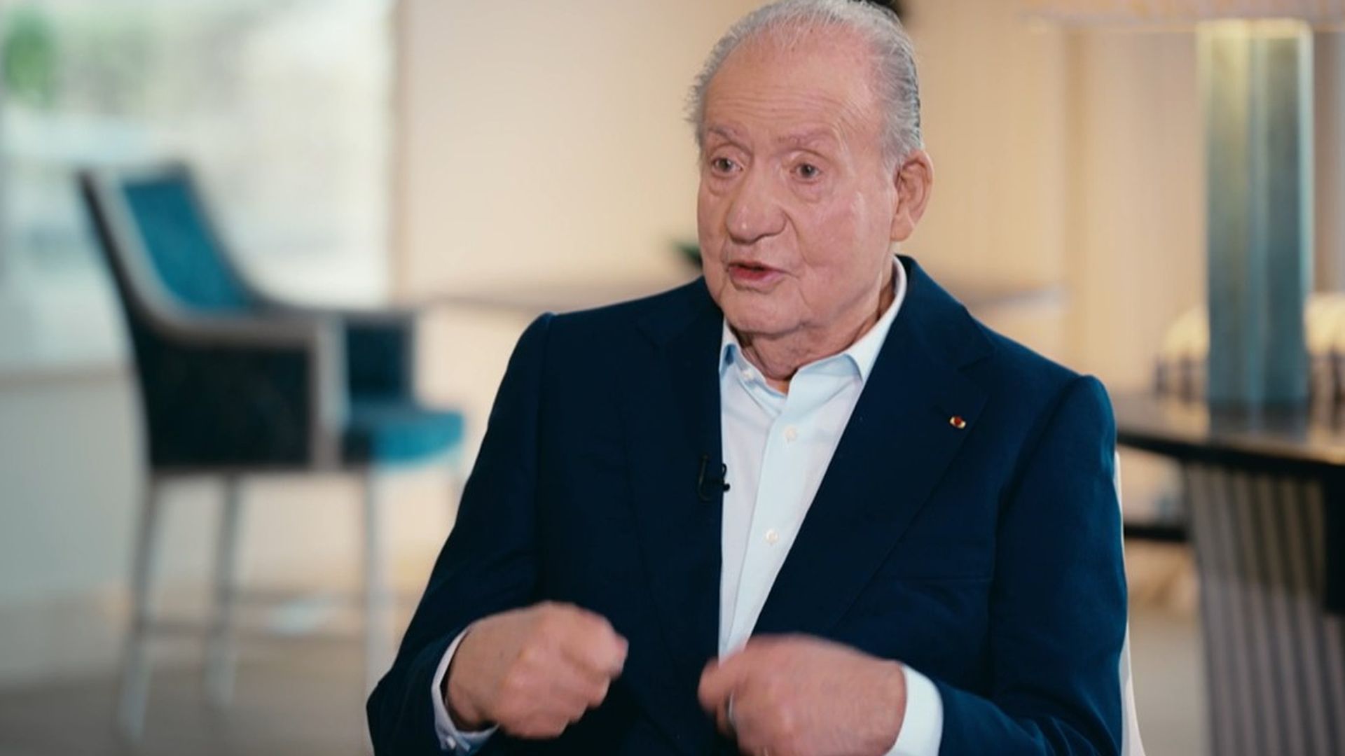 La entrevista al rey Juan Carlos en Francia sortea las preguntas difíciles y habla de Franco o su papel en la democracia
