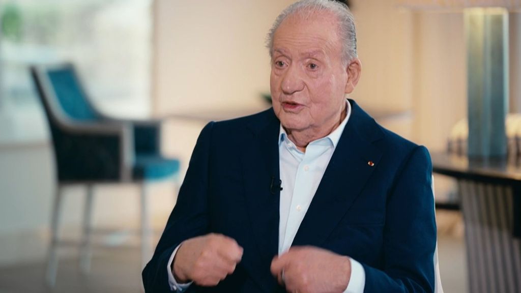 La entrevista al rey Juan Carlos en Francia sortea las preguntas difíciles y habla de Franco o su papel en la democracia