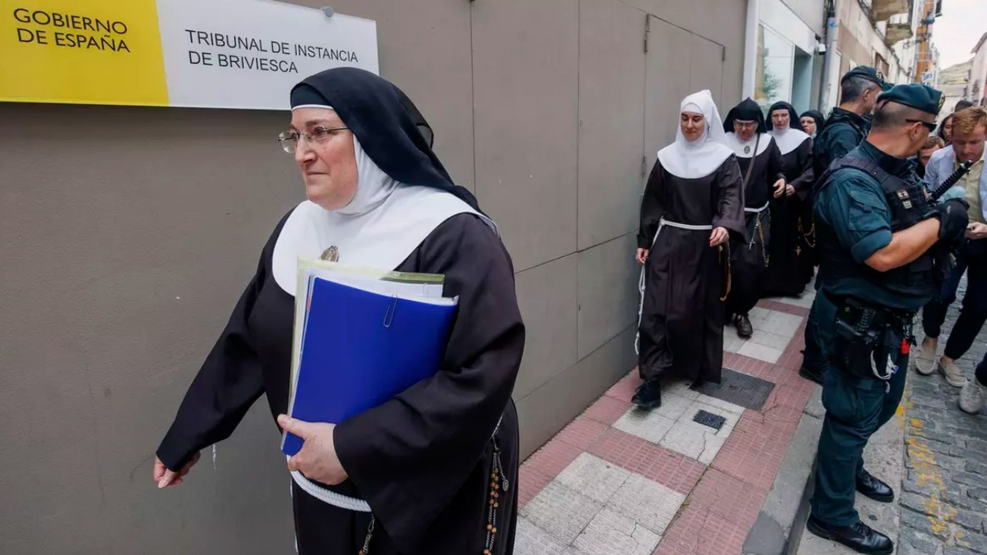 La Guardia Civil detiene a la exabadesa de Belorado tras registrar el convento