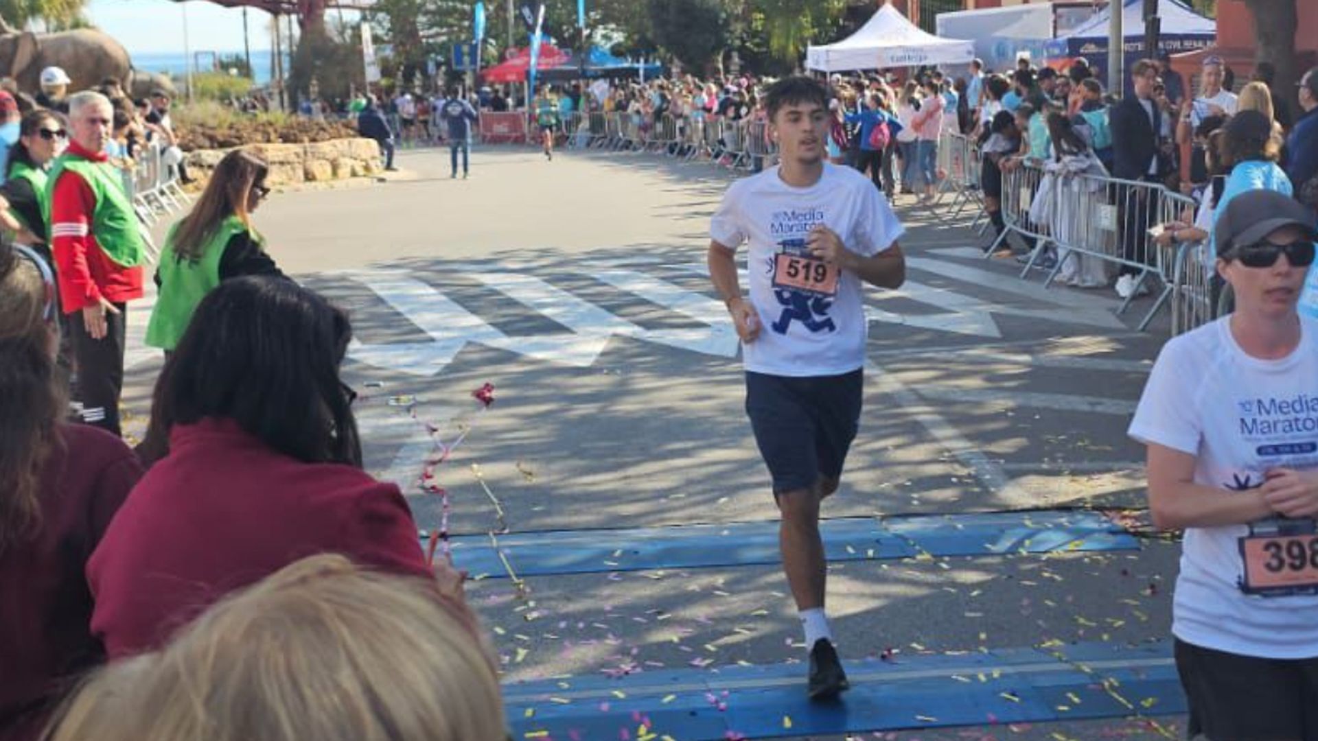 Oscar entrando en la meta de la media maratón