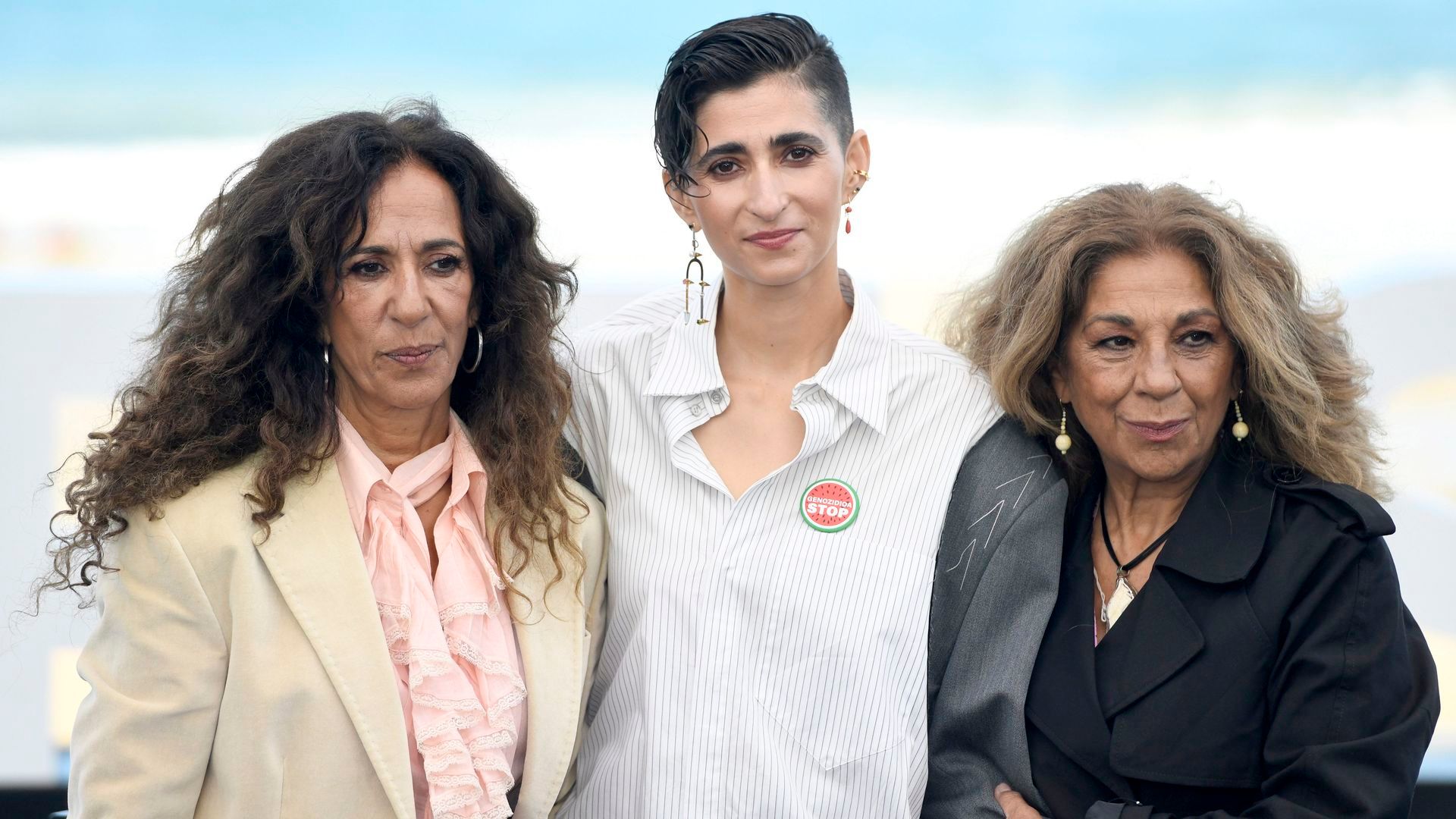 Rosario, Alba y Lolita Flores