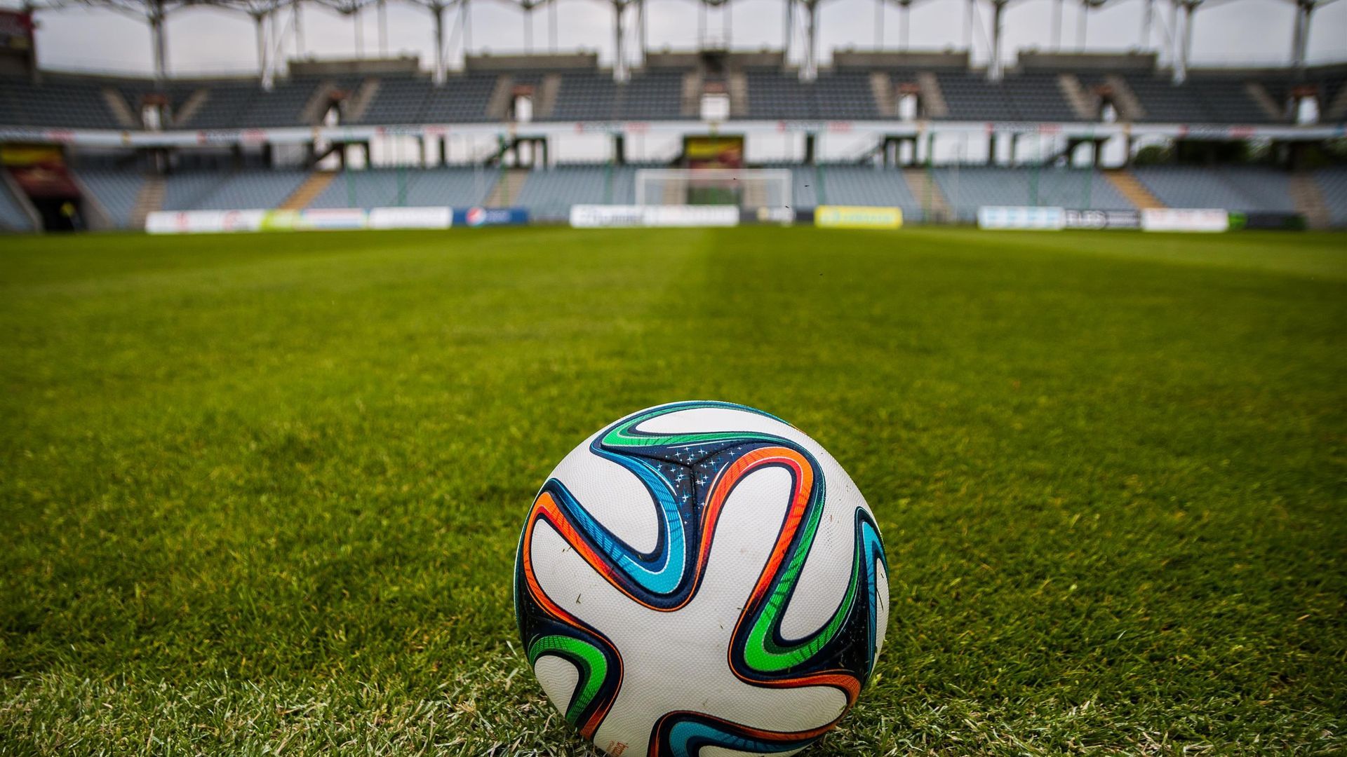 Una árbitra, obligada a activar el protocolo antiviolencia por el aluvión de insultos que recibía durante un partido de fútbol en Valladolid: "¡Payasa, sinvergüenza!"