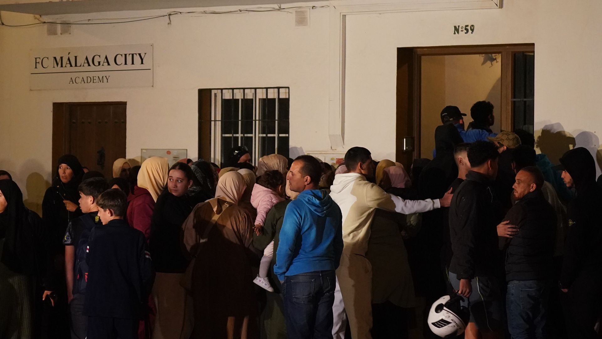 Vecinos de la familia afectada por un incendio en Torrox, Málaga, se organizan para costear el traslado de sus restos mortales a Marruecos