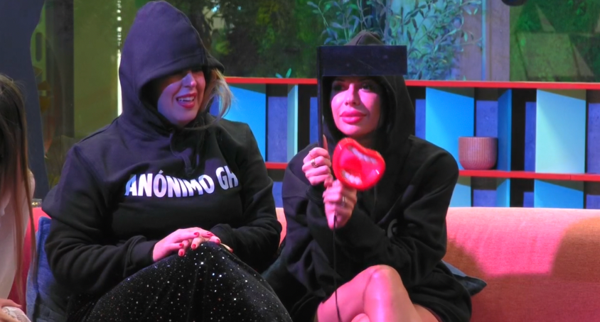 Belén y Patricia en la Fiesta del Anónimo