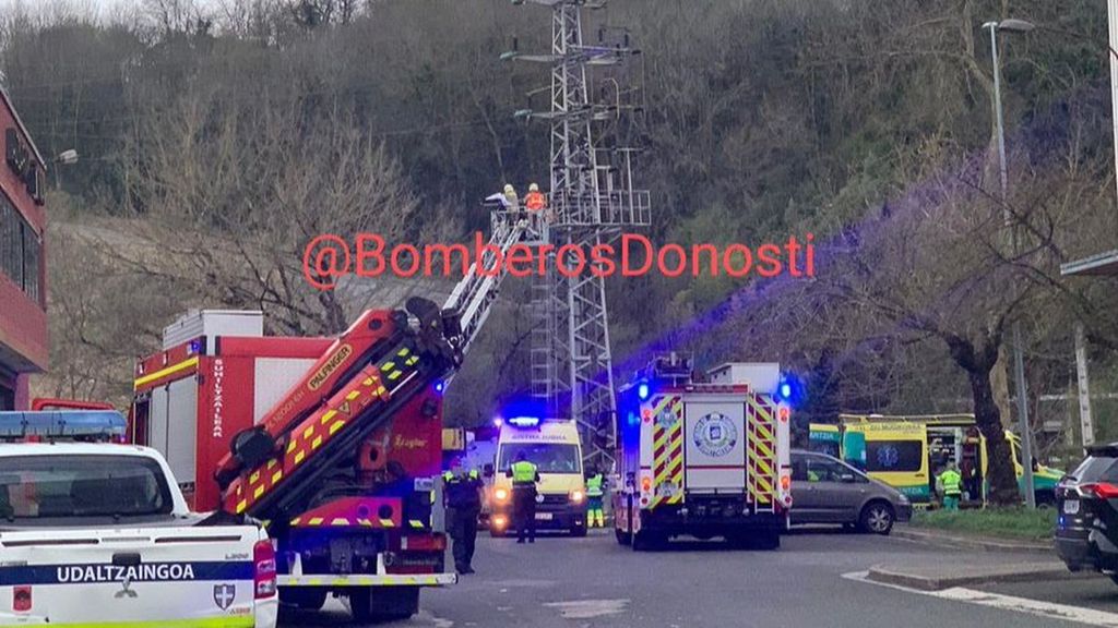 Dos menores electrocutados, uno de ellos de gravedad, tras subirse a una torre de alta tensión en Usurbil, Guipúzcoa