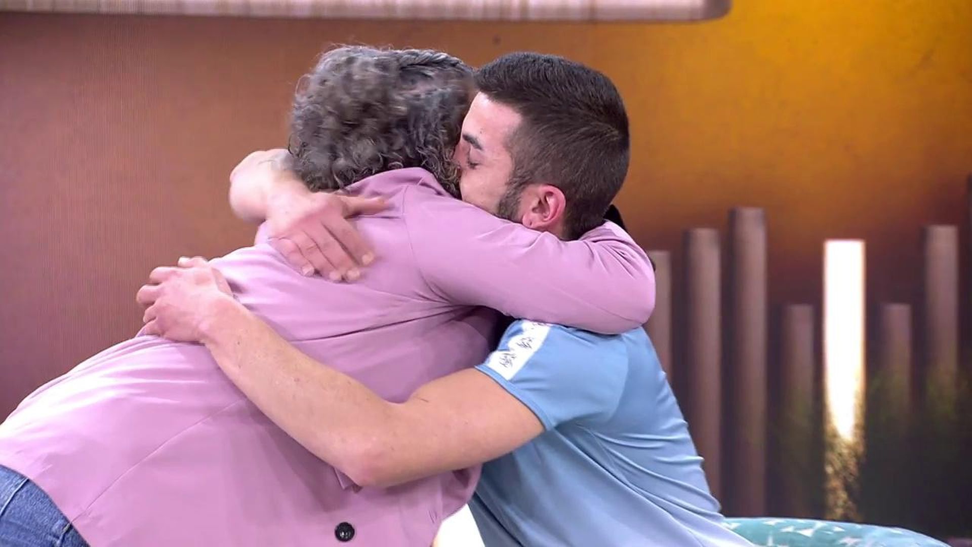 El abrazo entre madre e hijo en 'El diario de Jorge'