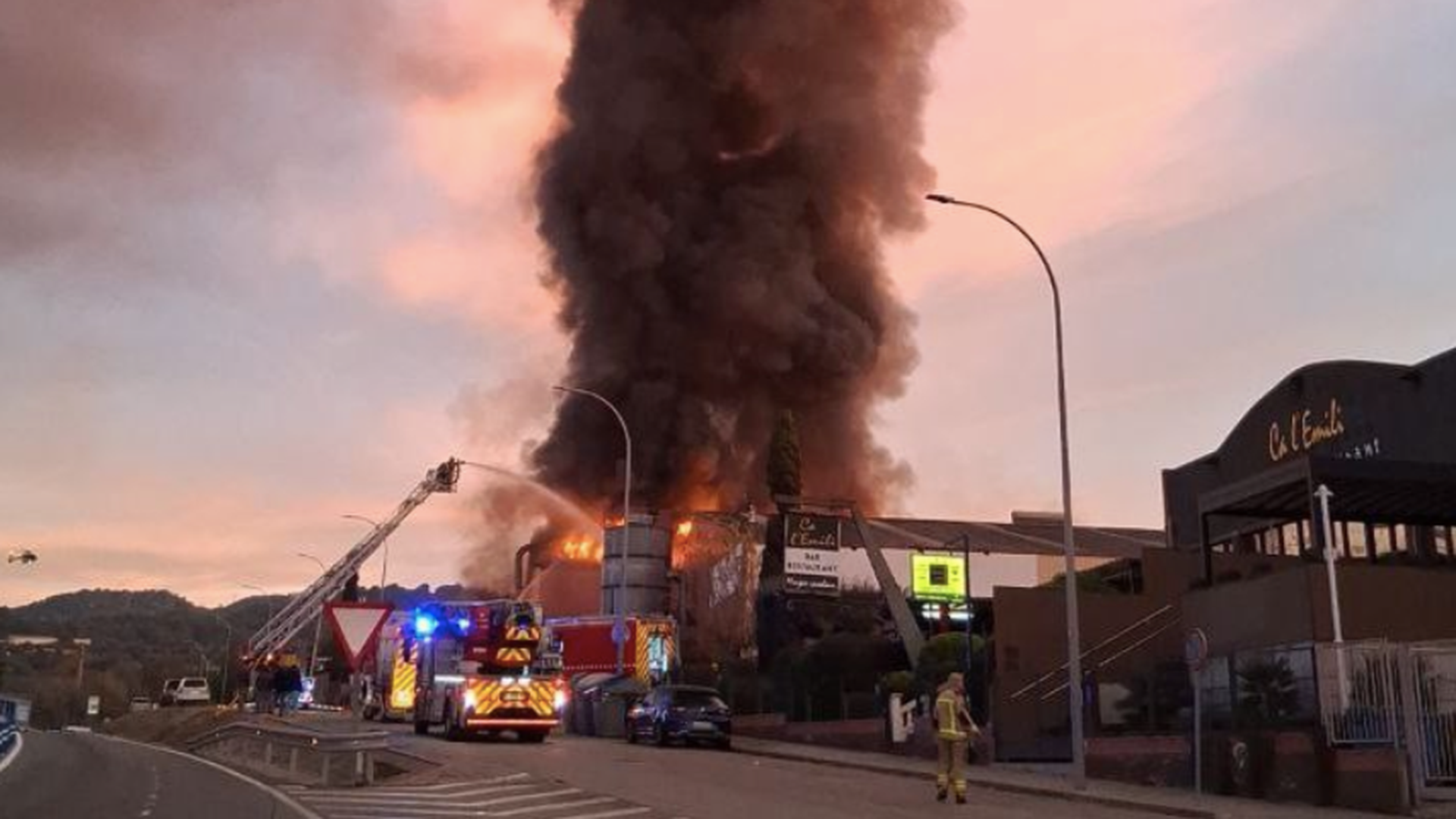 Incendio de una empresa de reciclaje en Caldes de Montbui