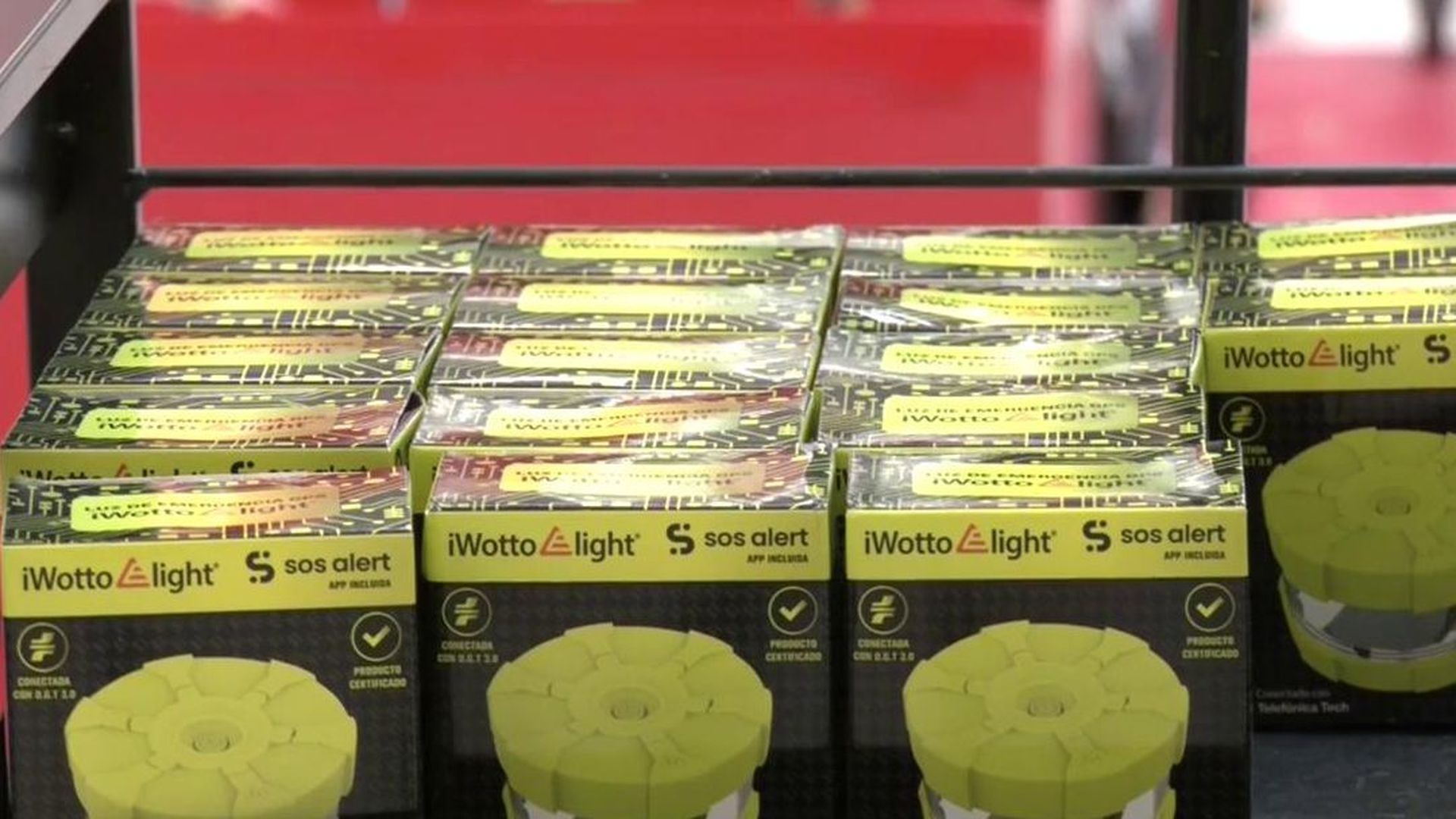 Los pequeños comercios, contra el Black Friday, cuyo producto estrella es la baliza V16