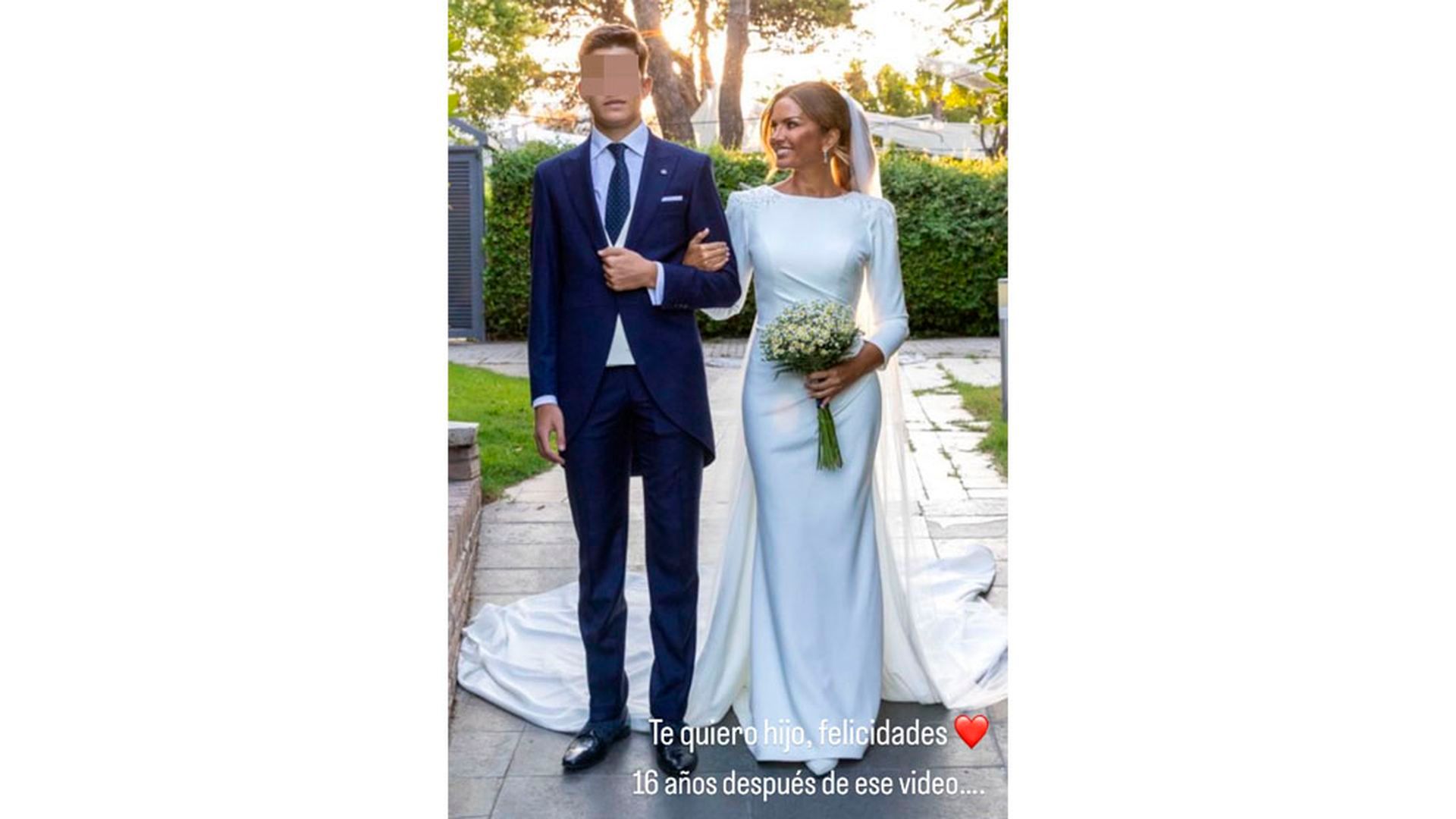 Marta López felicita a su hijo Teyo