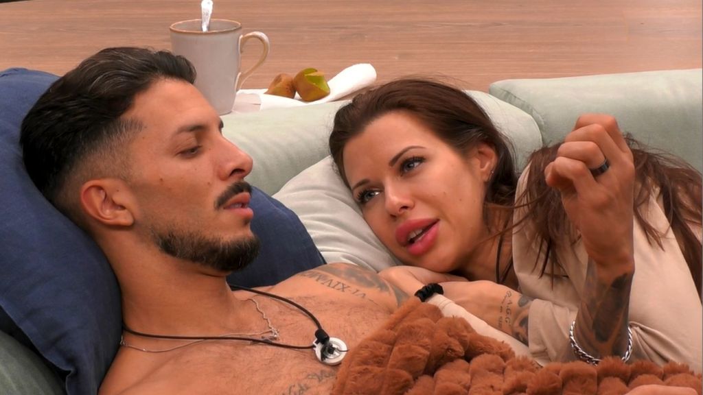 Cristian aclara a Patricia sus sentimientos por Desi en 'Gran Hermano 20': "Lo hablaré con ella" Gran Hermano GH 20 Top Vídeos 221