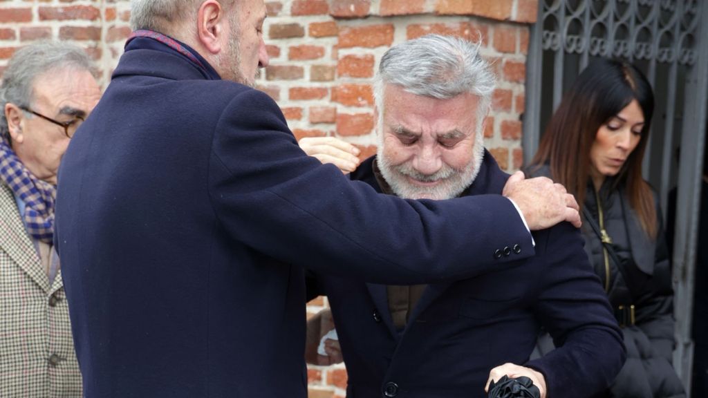 Joaquín Torres en el entierro de su padre