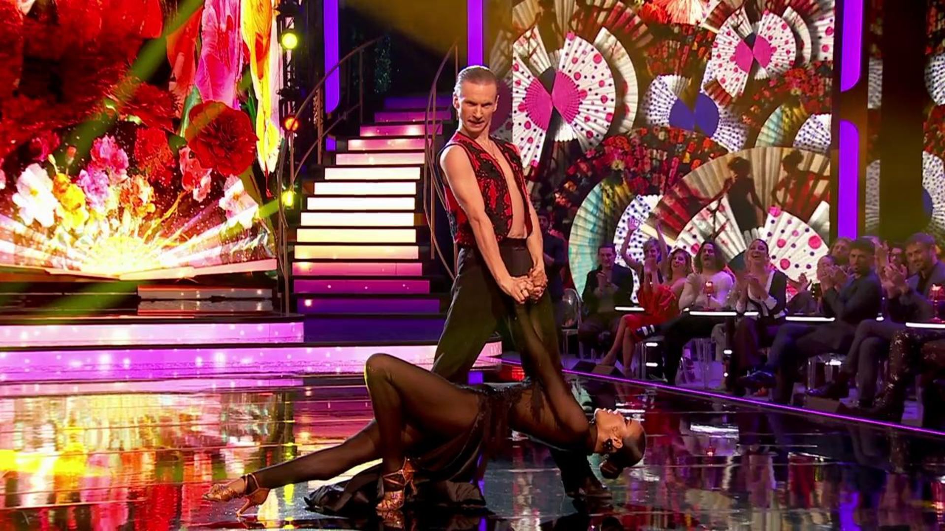 Nona Sobo y Max Stryjski bailan pasodoble