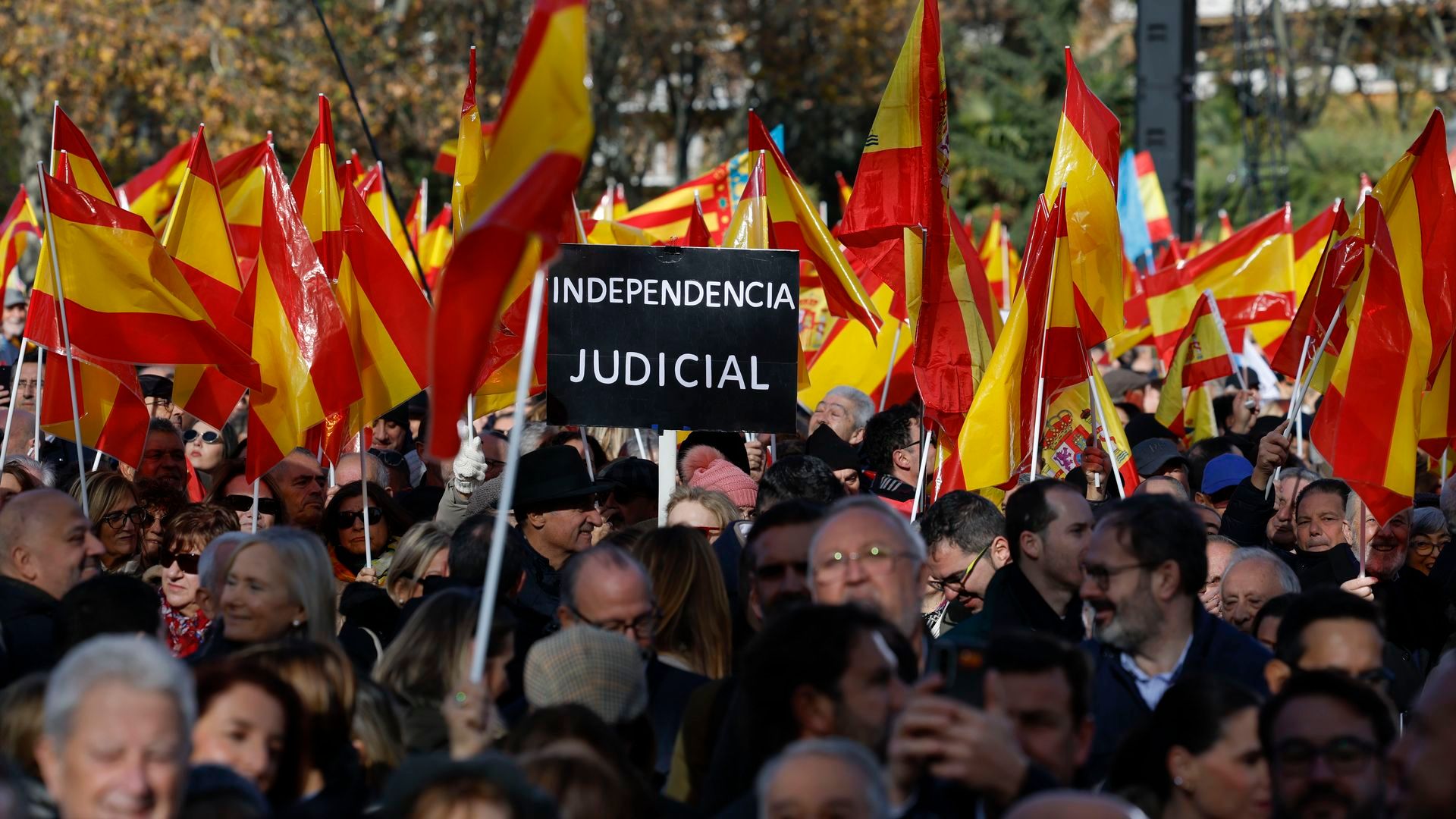 Imágenes de la concentración del PP contra el Gobierno de Pedro Sánchez