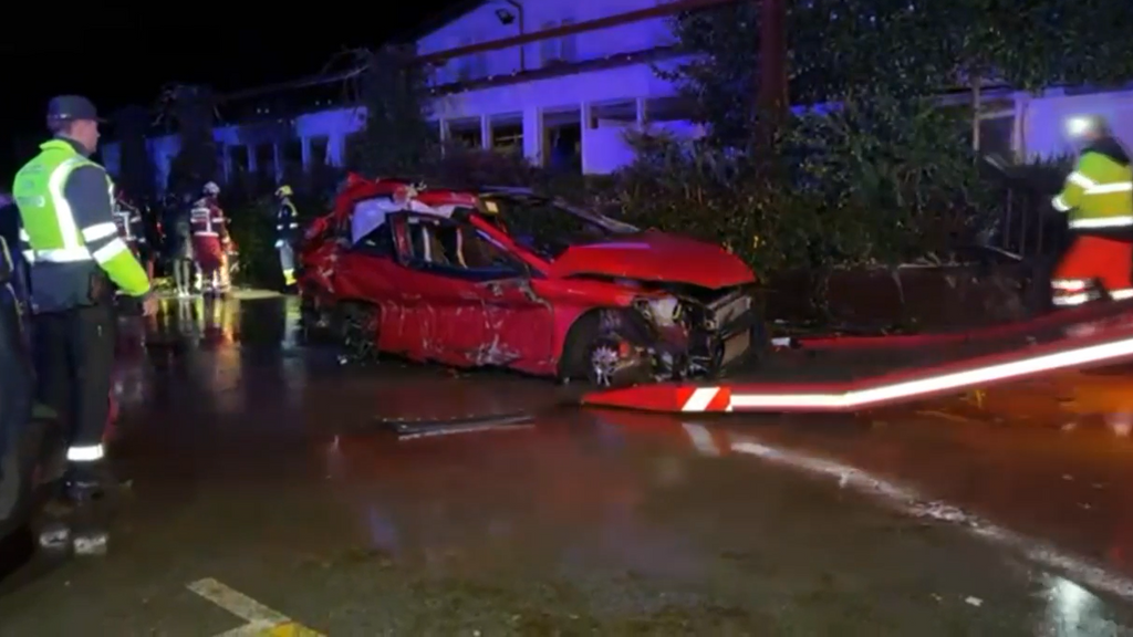 Investigan las causas del accidente en el que han fallecido tres amigos en Cabezón de la Sal: “Era noche cerrada y el pavimento estaba mojado”