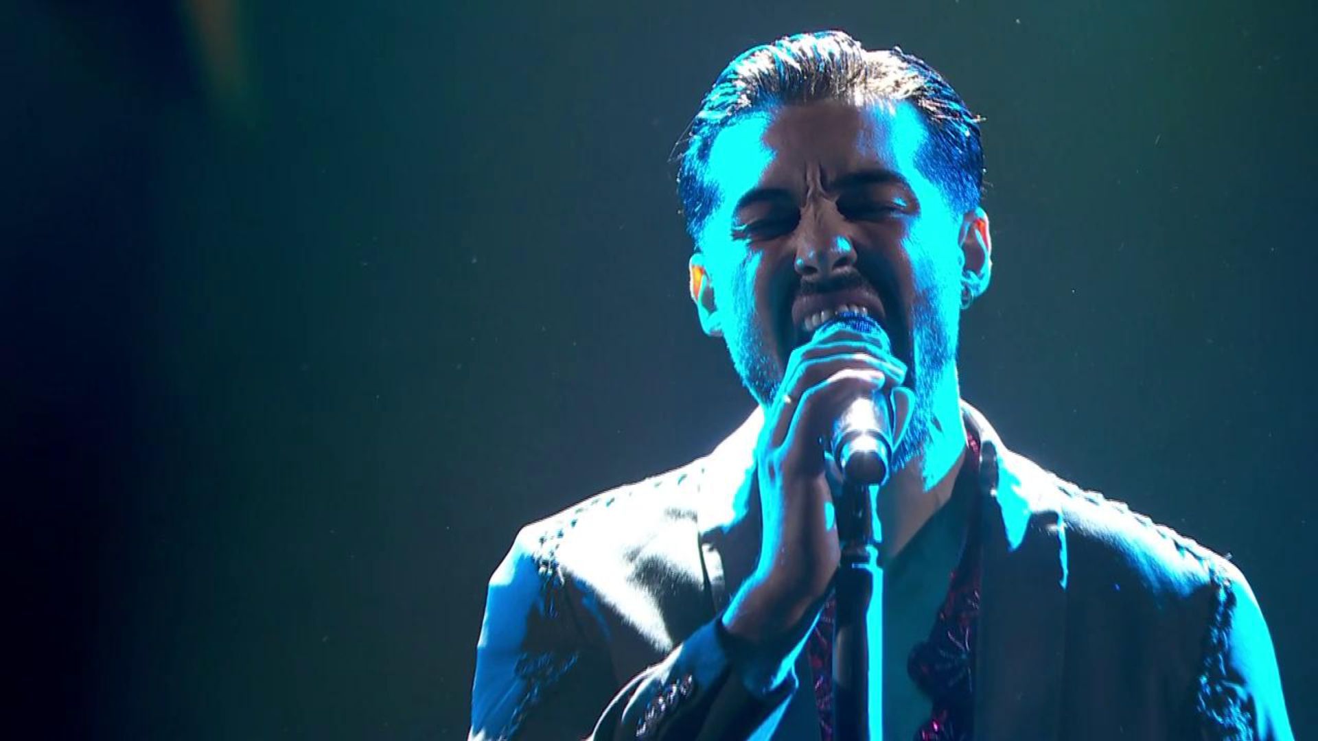 El baile de exhibición de Jorge: 'Roxanne + Dangerous + Aguanile'