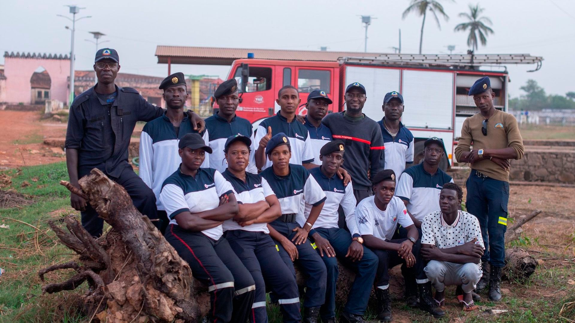 Seis de los 15 bomberos retenidos en Guinea-Bisáu tras el golpe de Estado están ya en España