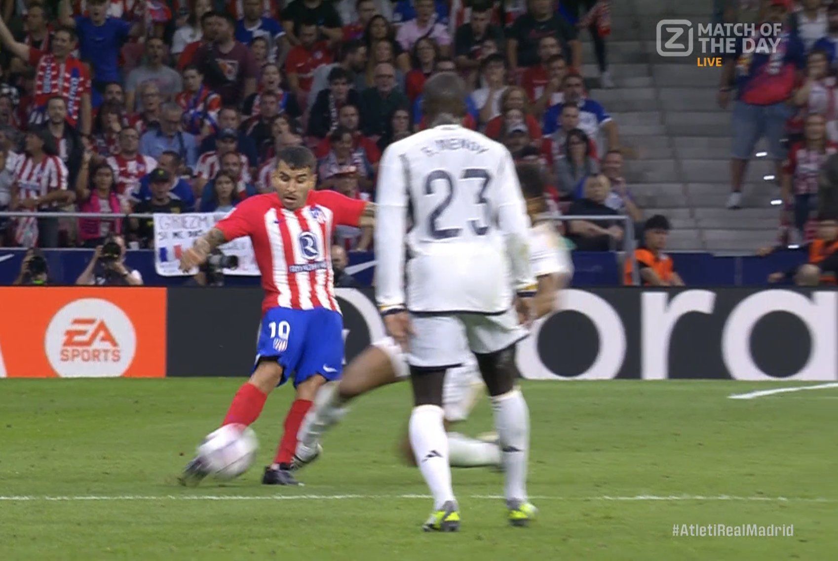  La dura entrada de Bellingham a Correa.