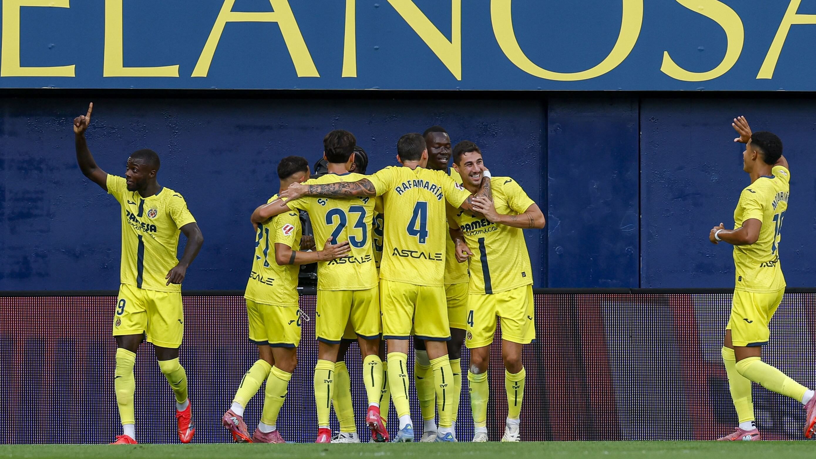  El Villarreal CF celebra un gol en La Cerámica.