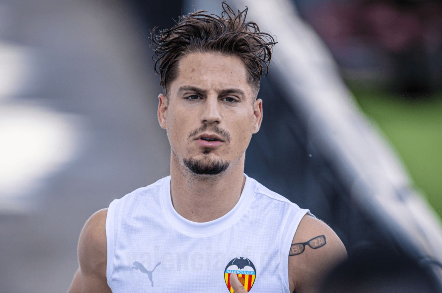 Sergi Canós entrenándose al margen