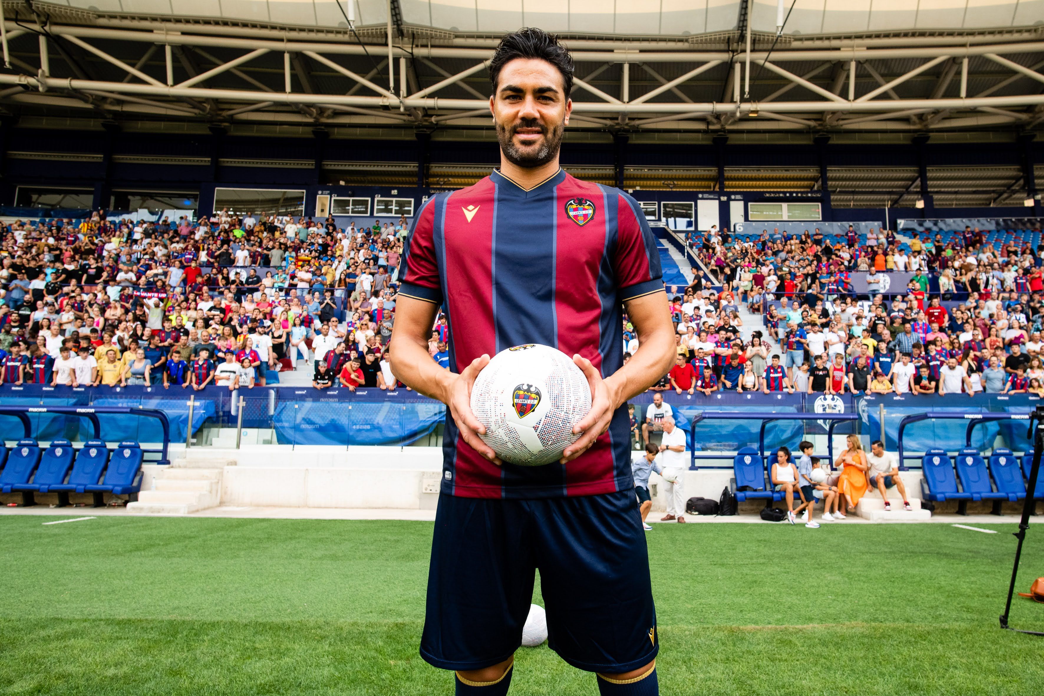 iborra_en_su_presentacion_como_jugador_del_levante_ud_003.jpg