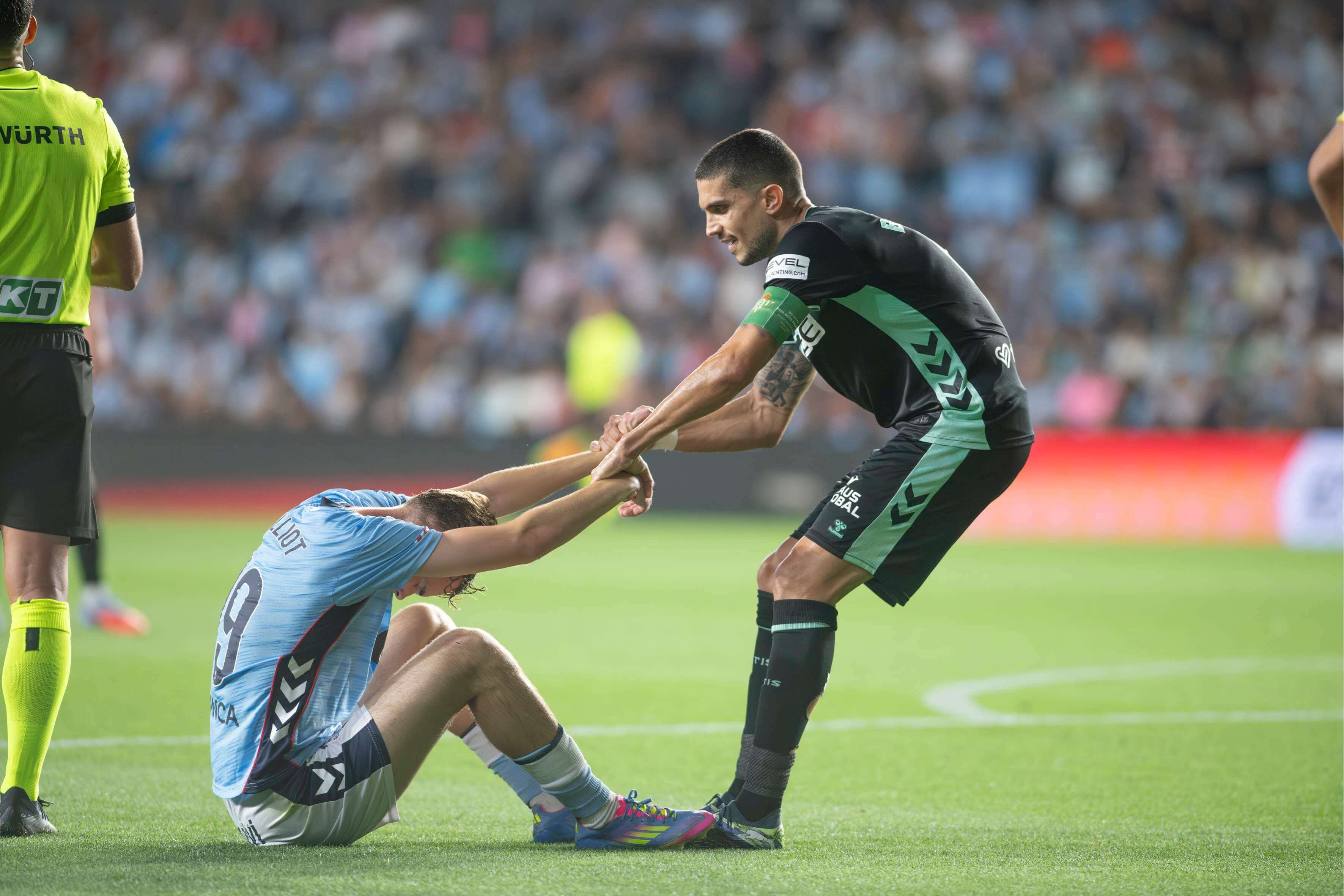  Marc Bartra, jugador del Betis, ante el Celta.