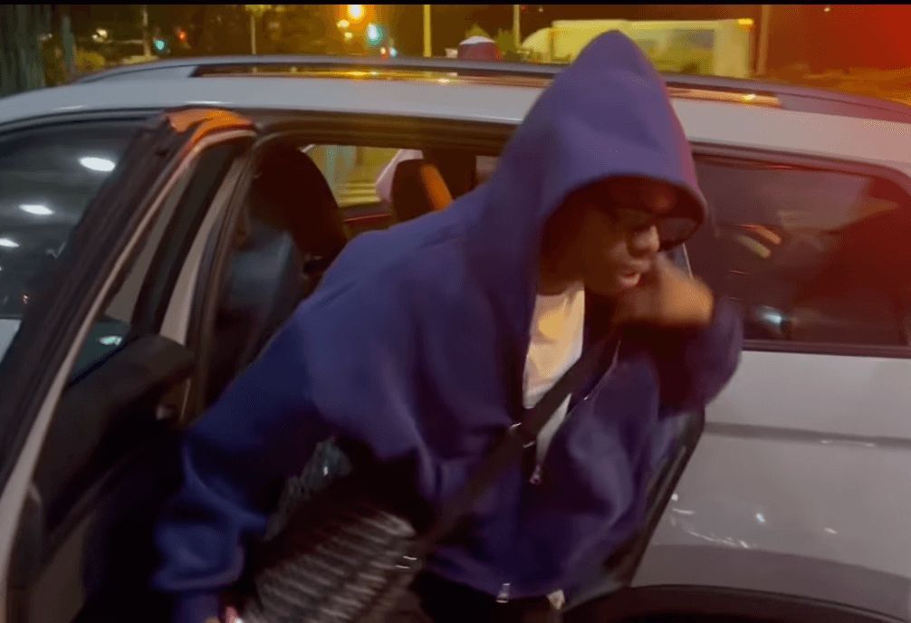  Largie Ramazani llega de madrugada a Valencia