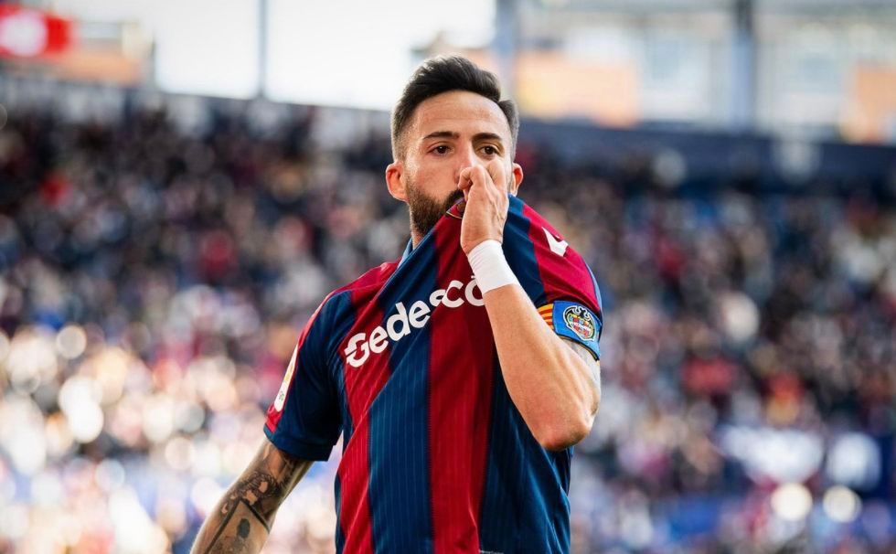 Morales celebra uno de sus tantos con la camiseta del Levante.