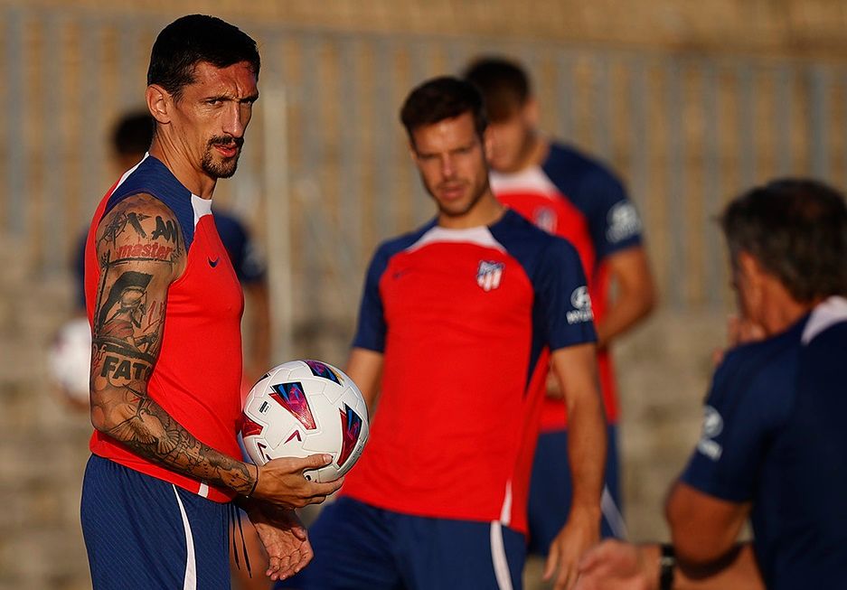 stefan_savic_en_un_entrenamiento_de_pretemporada_con_el_atletico_foto_atm_001.jpg
