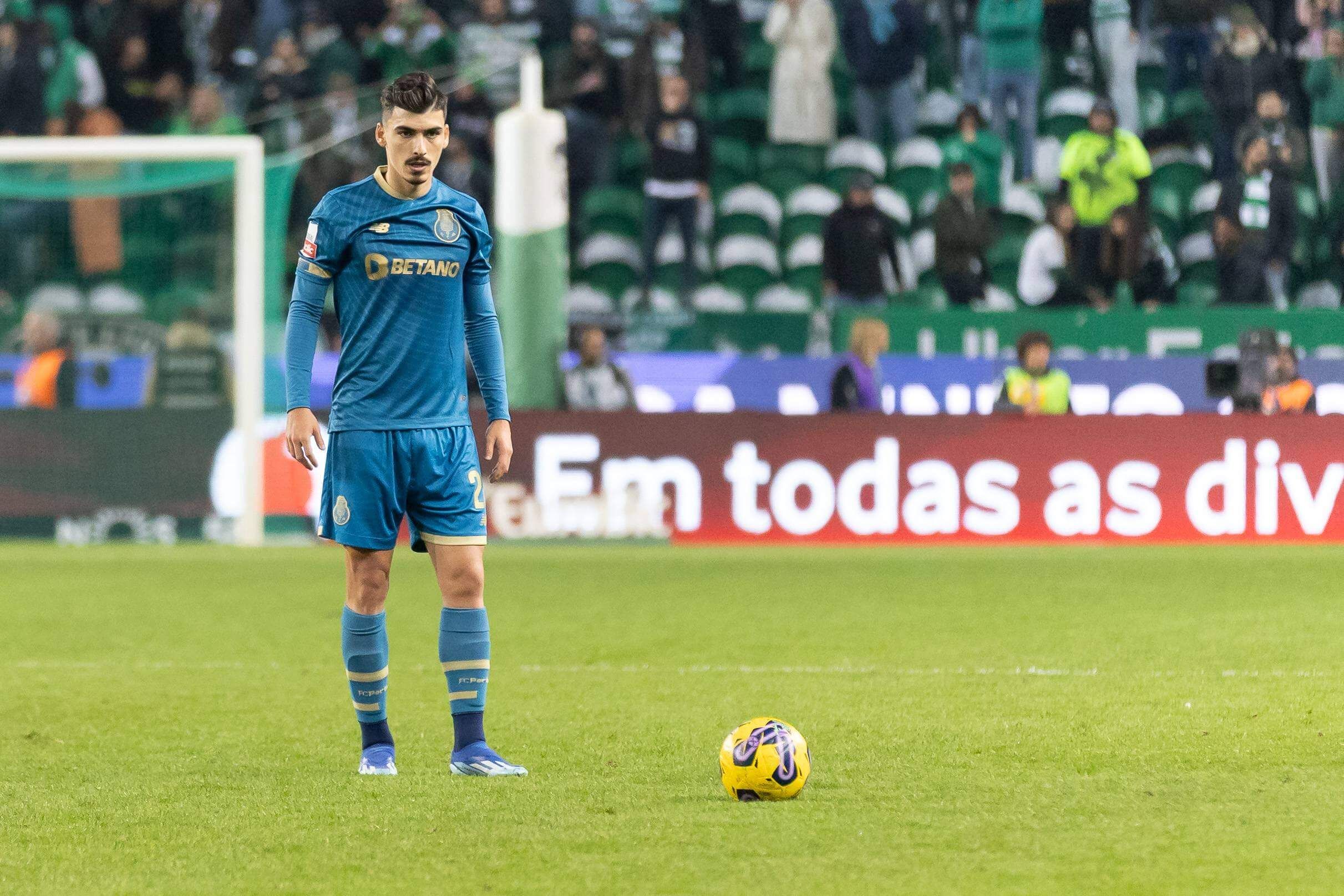  Fábio Cardoso, durante un encuentro.