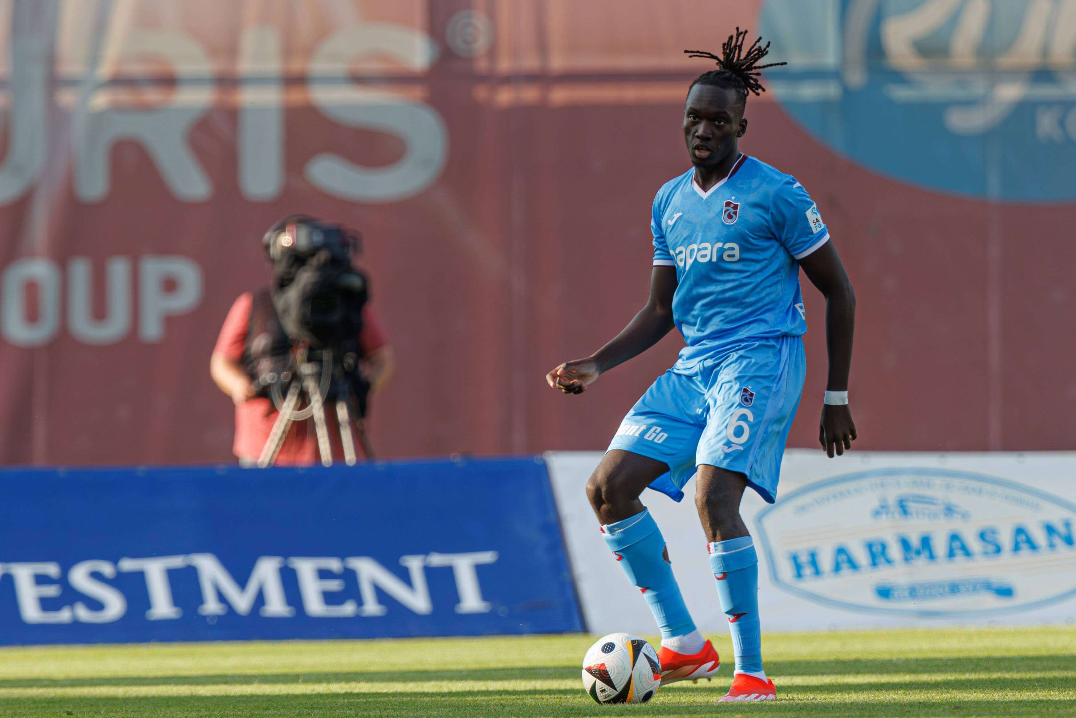  Batista Mendy, mediocentro del Trabzonspor.