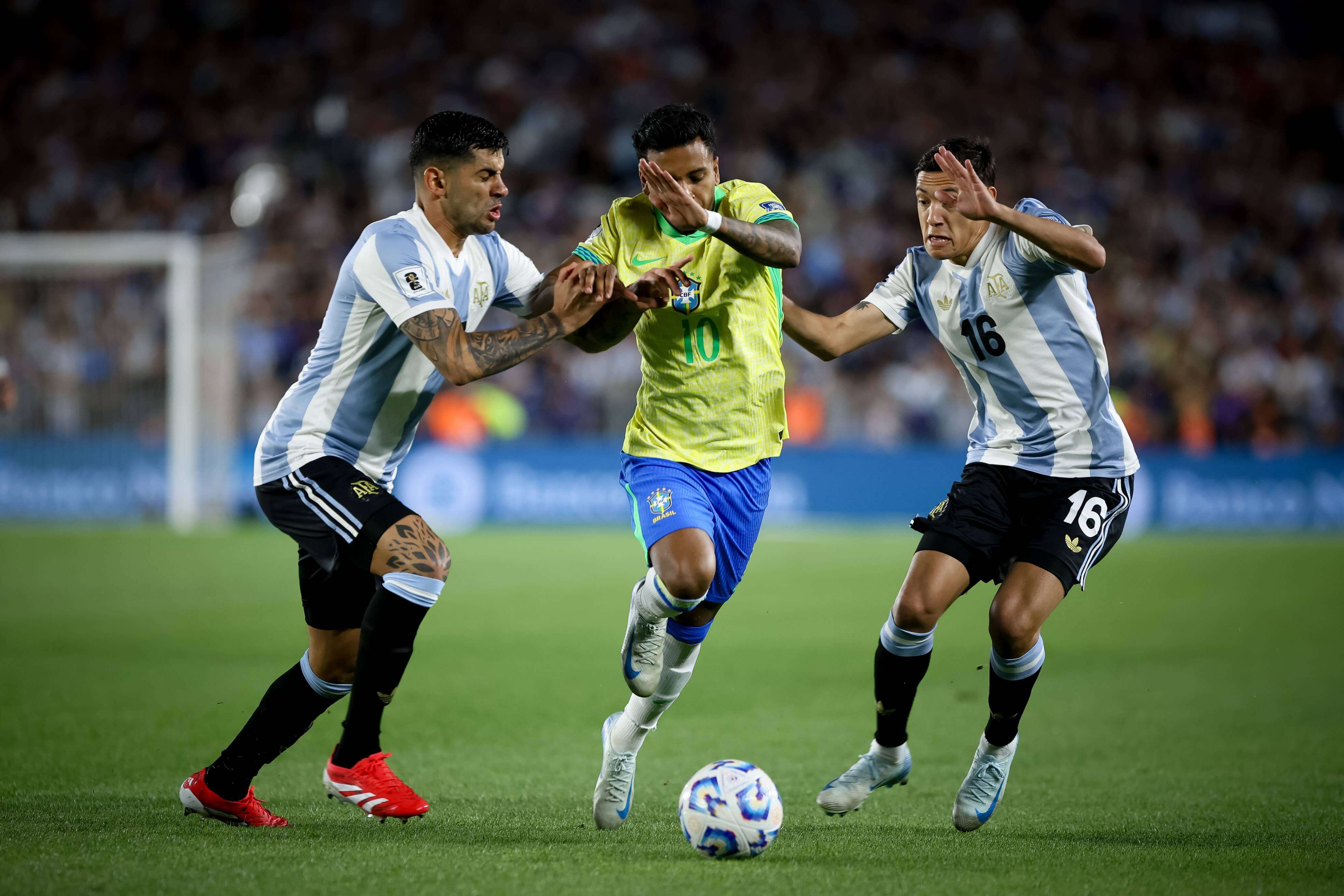 Rodrygo en un partido entre Brasil y Argentina (Cordon Press)