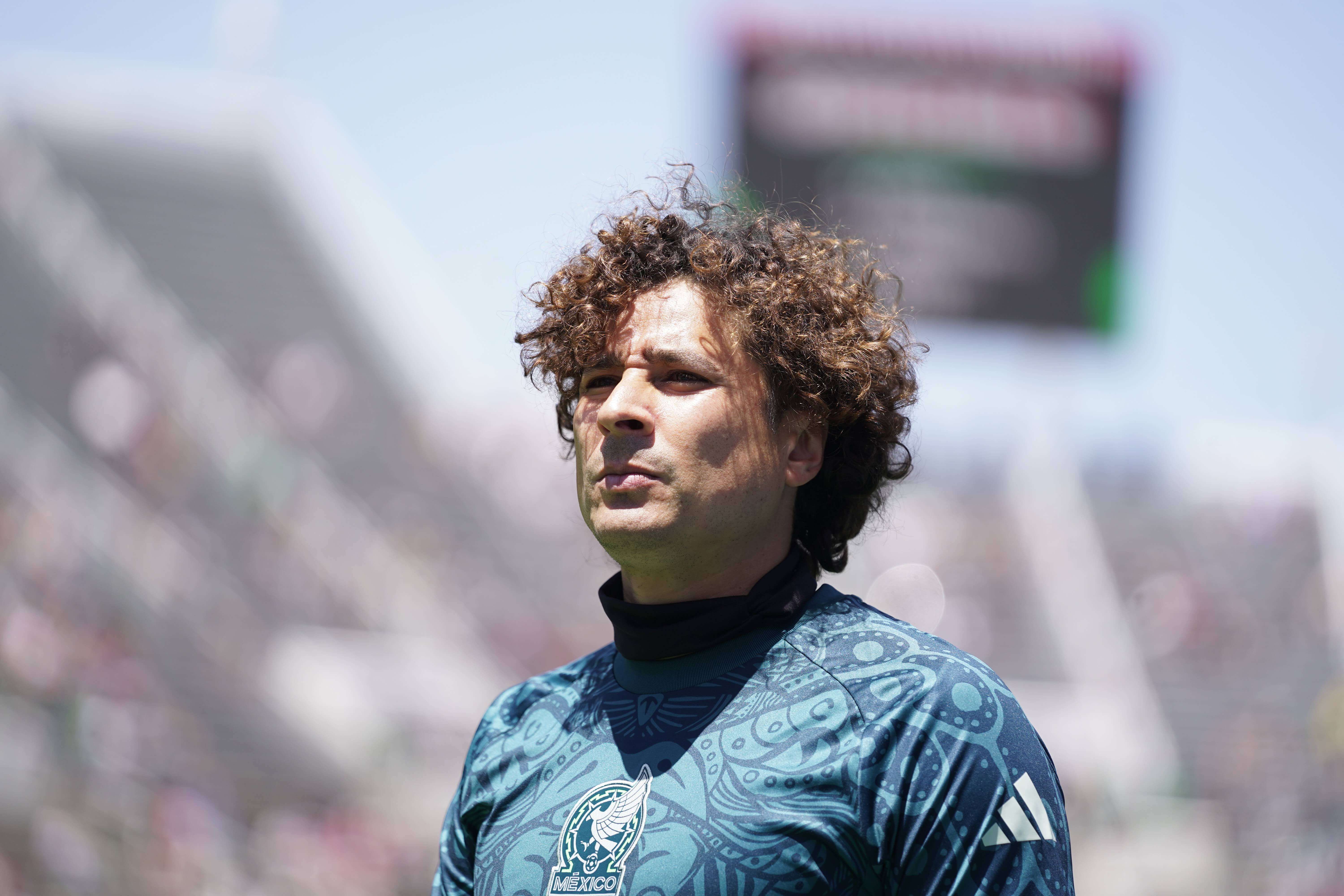  El Memo Ochoa, en un partido con México.