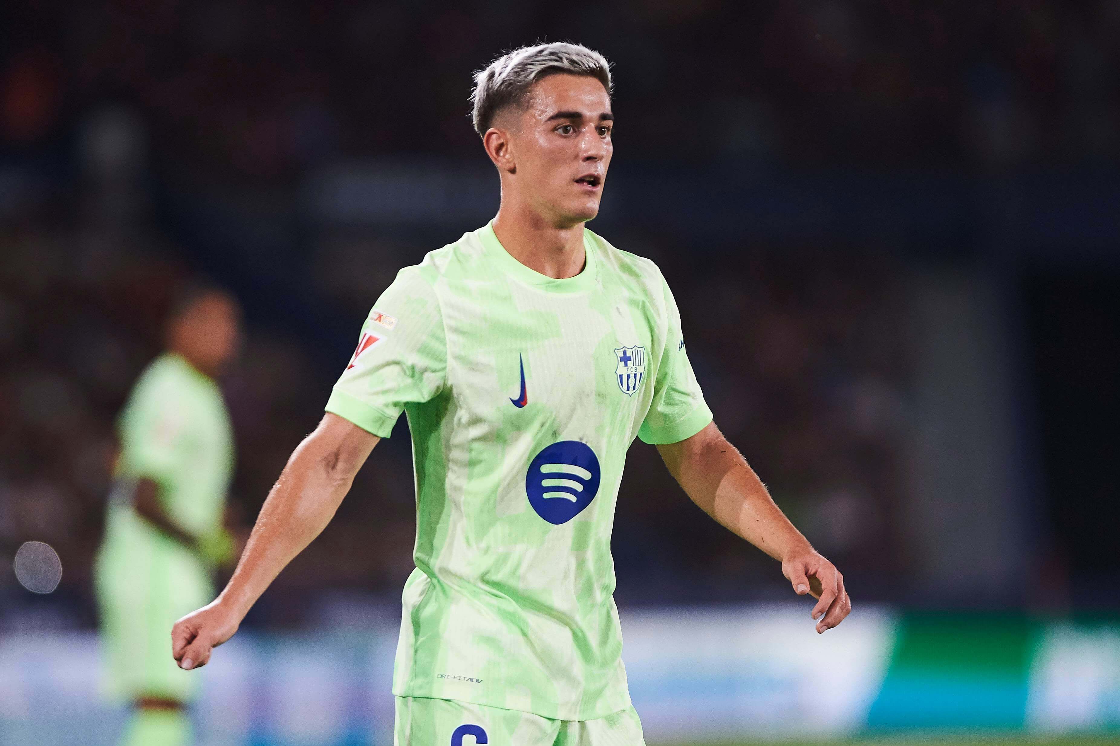  Gavi en un partido con el FC Barcelona (Cordon Press)