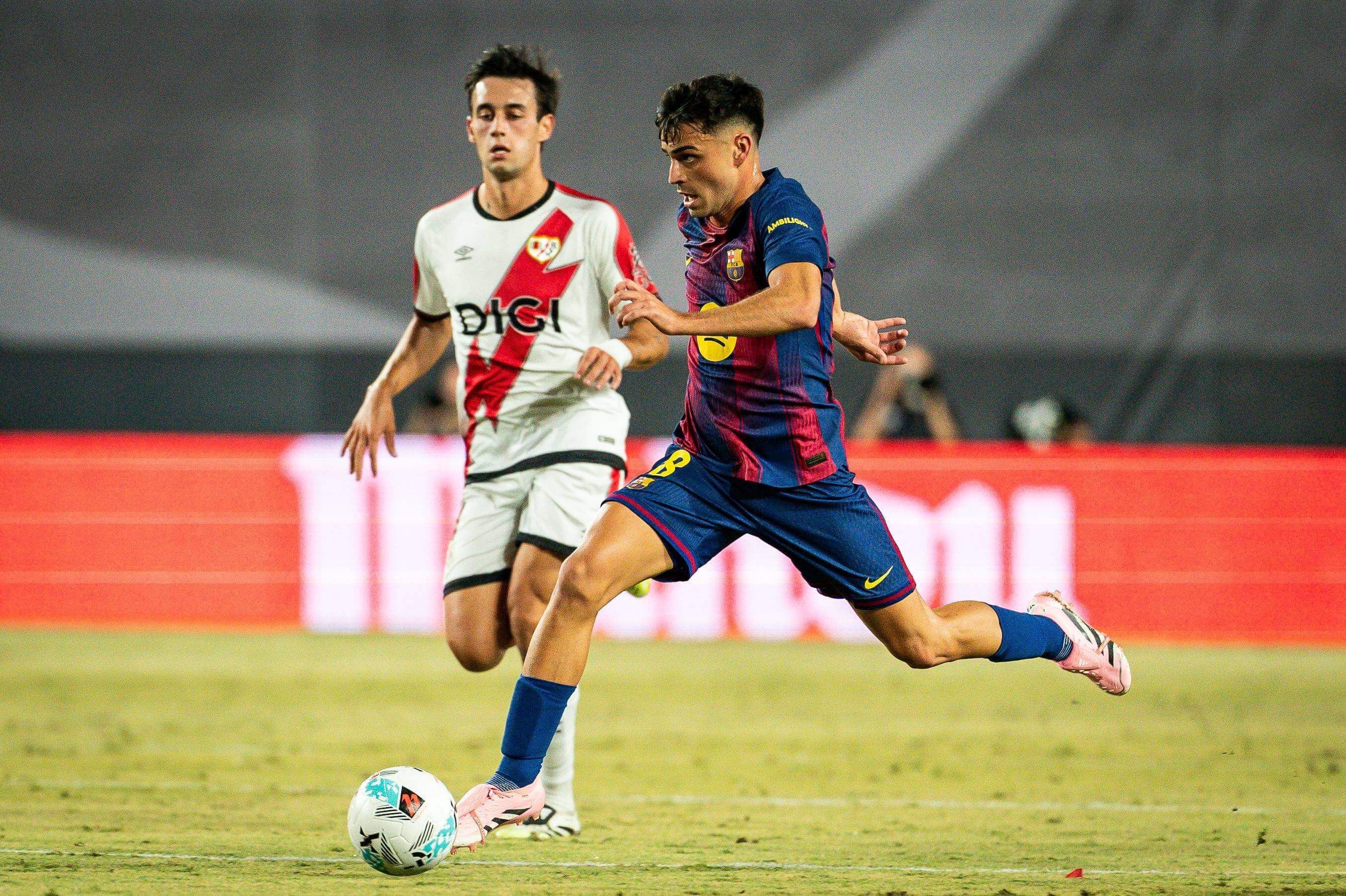 Pedri durante su partido con el Rayo Vallecano (Cordon Press)
