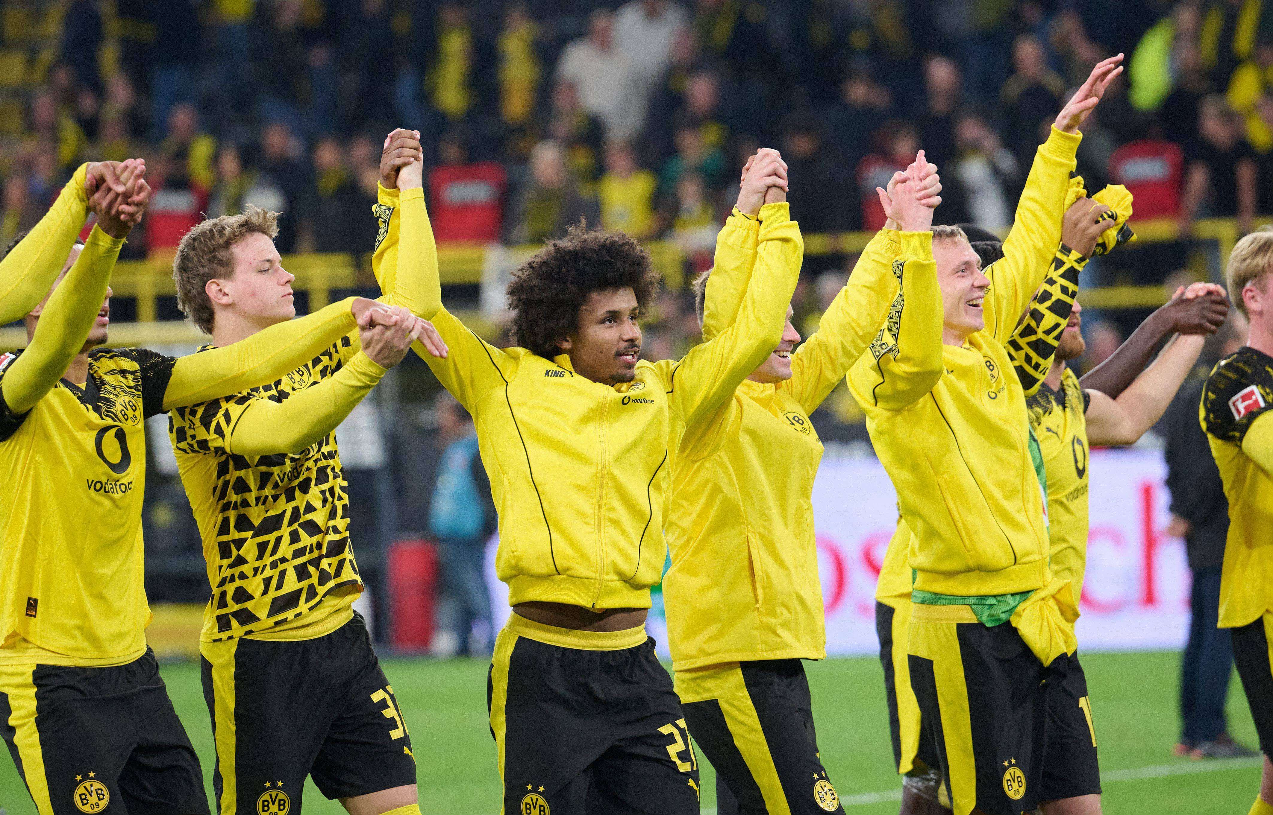  Karim David Adeyemi celebra con el Dortmund.