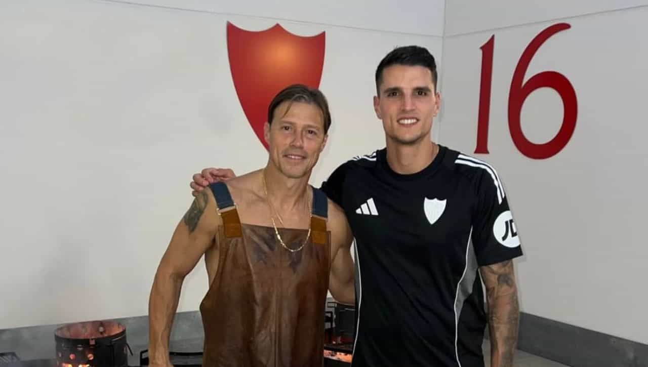 Matías Almeyda, junto a Erik Lamela, en el asado al que ha invitado a la plantilla.