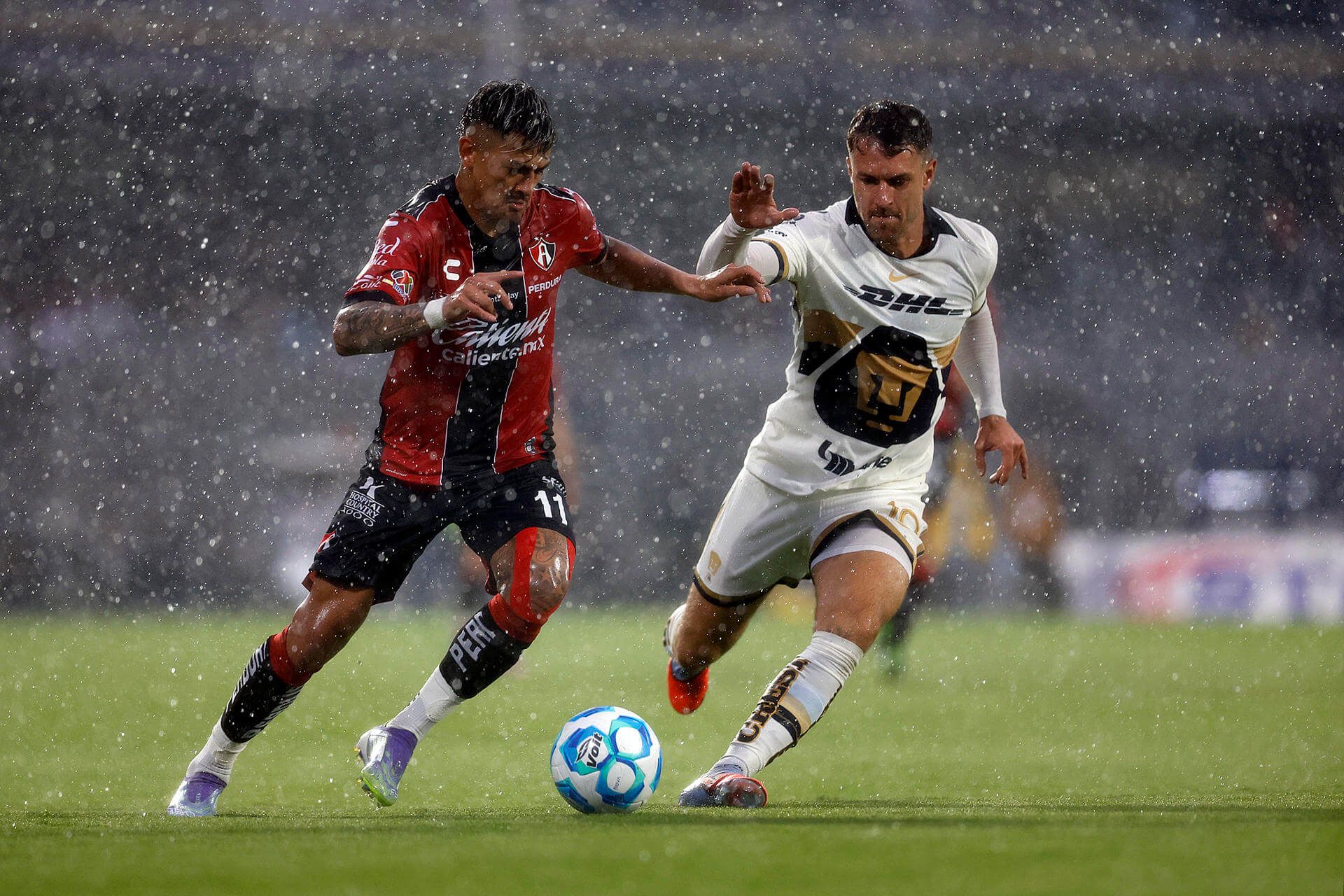 Aaron Ramsey en el partido contra Atlas (Fuente: EFE)