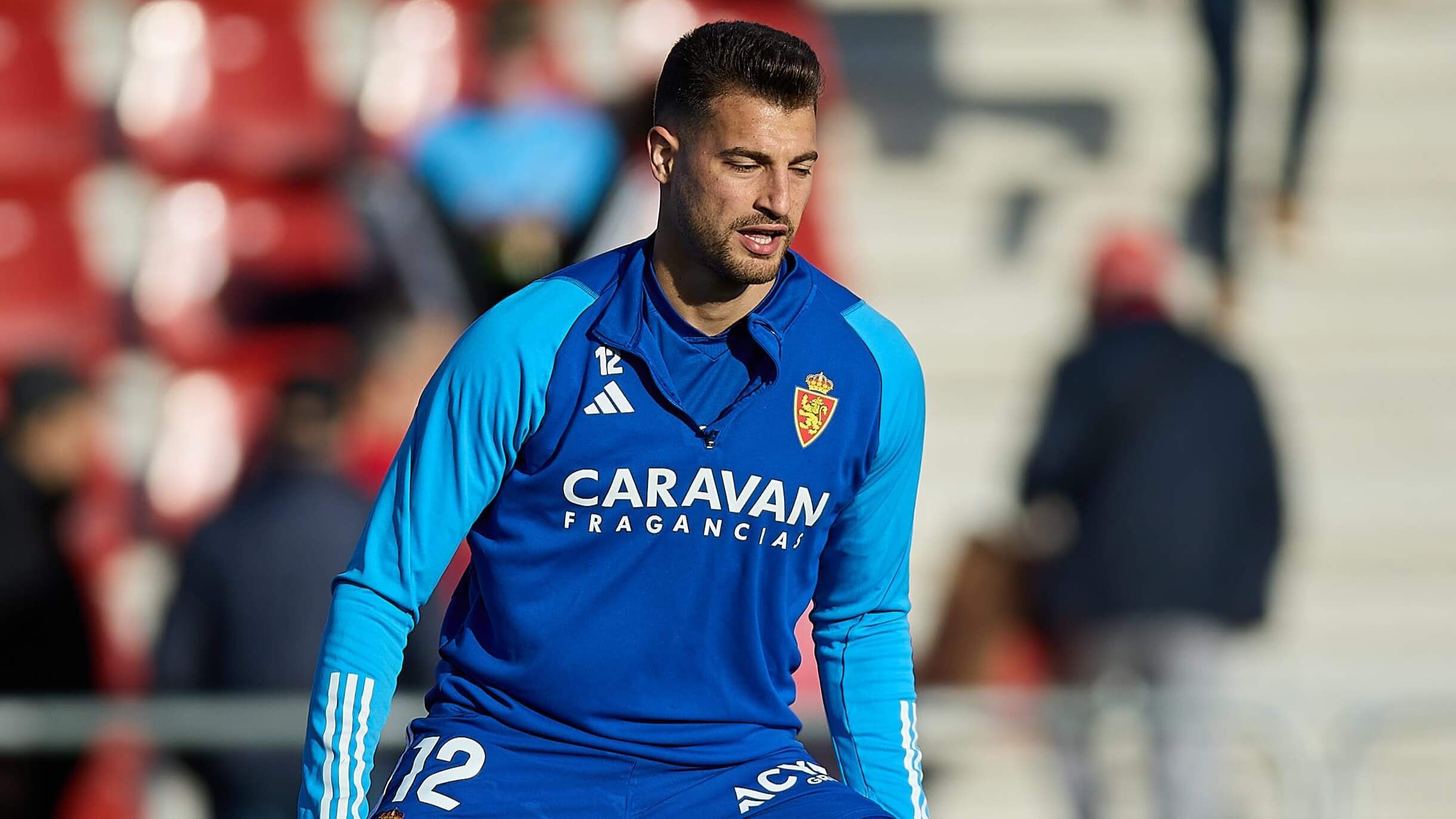 Sinan Bakis calienta con el Real Zaragoza (Foto: LALIGA).