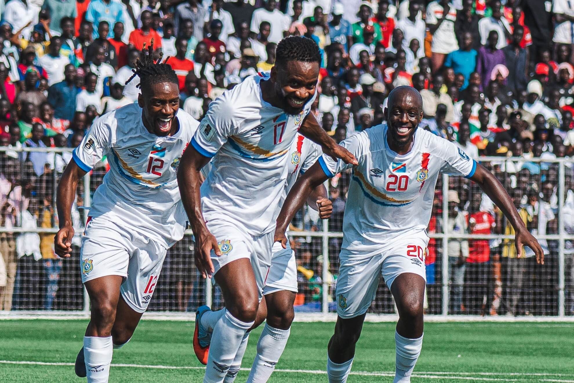 Cédric Bakambu celebra uno de sus goles ante Sudán del Sur