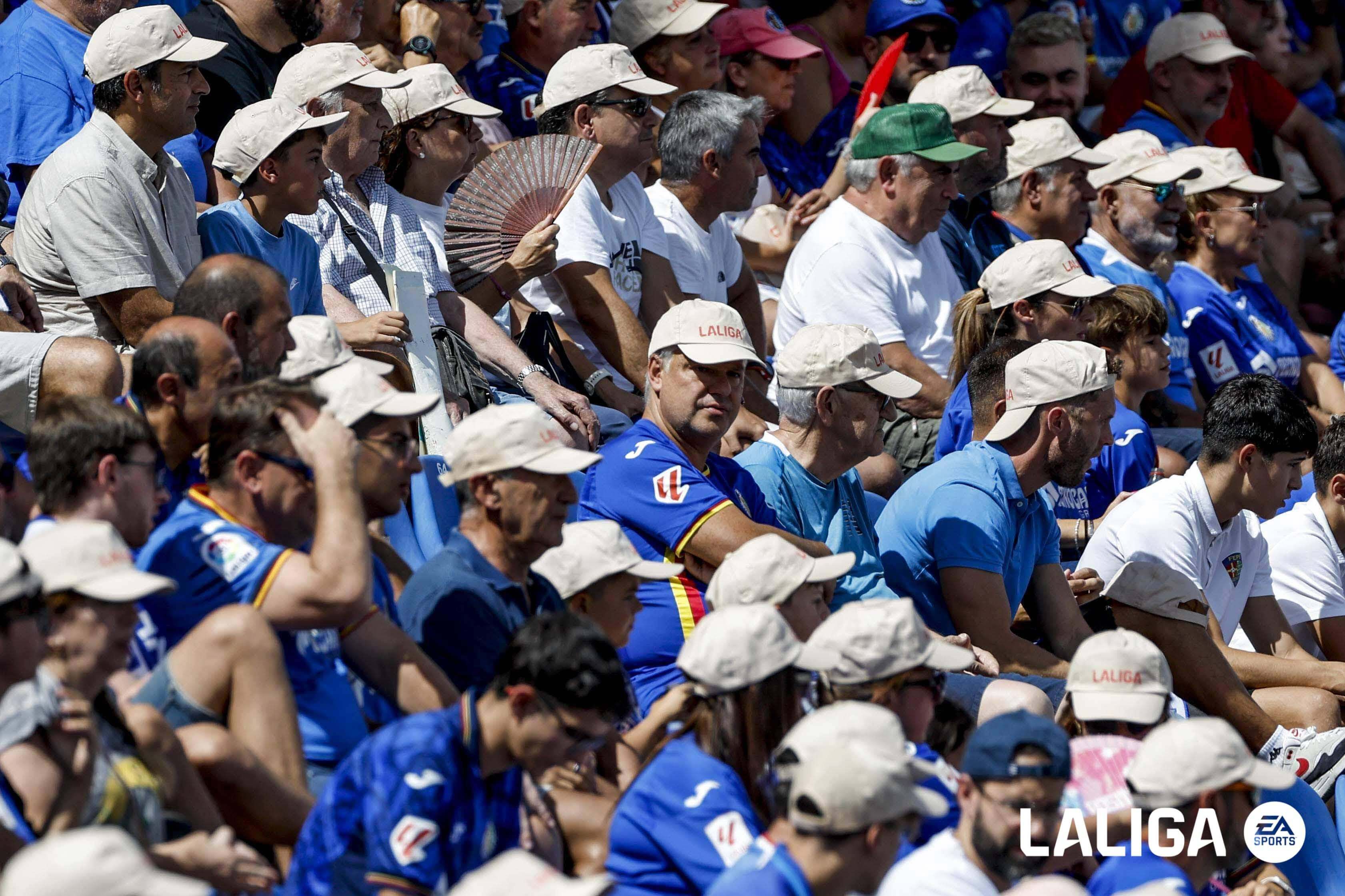  Graderío del Coliseum en el Getafe - Oviedo.