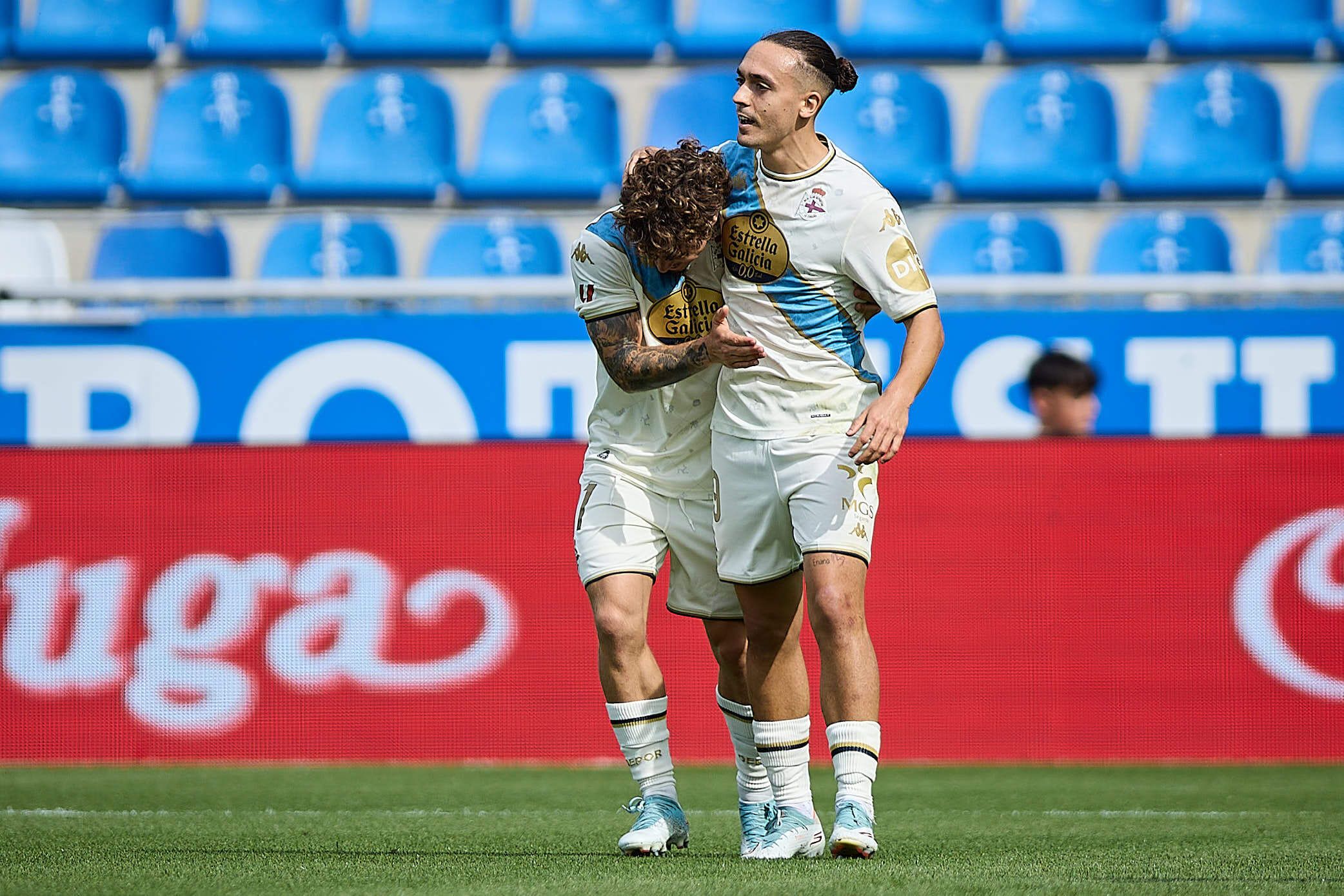 Luismi Cruz celebra su gol en Mendizorroza.