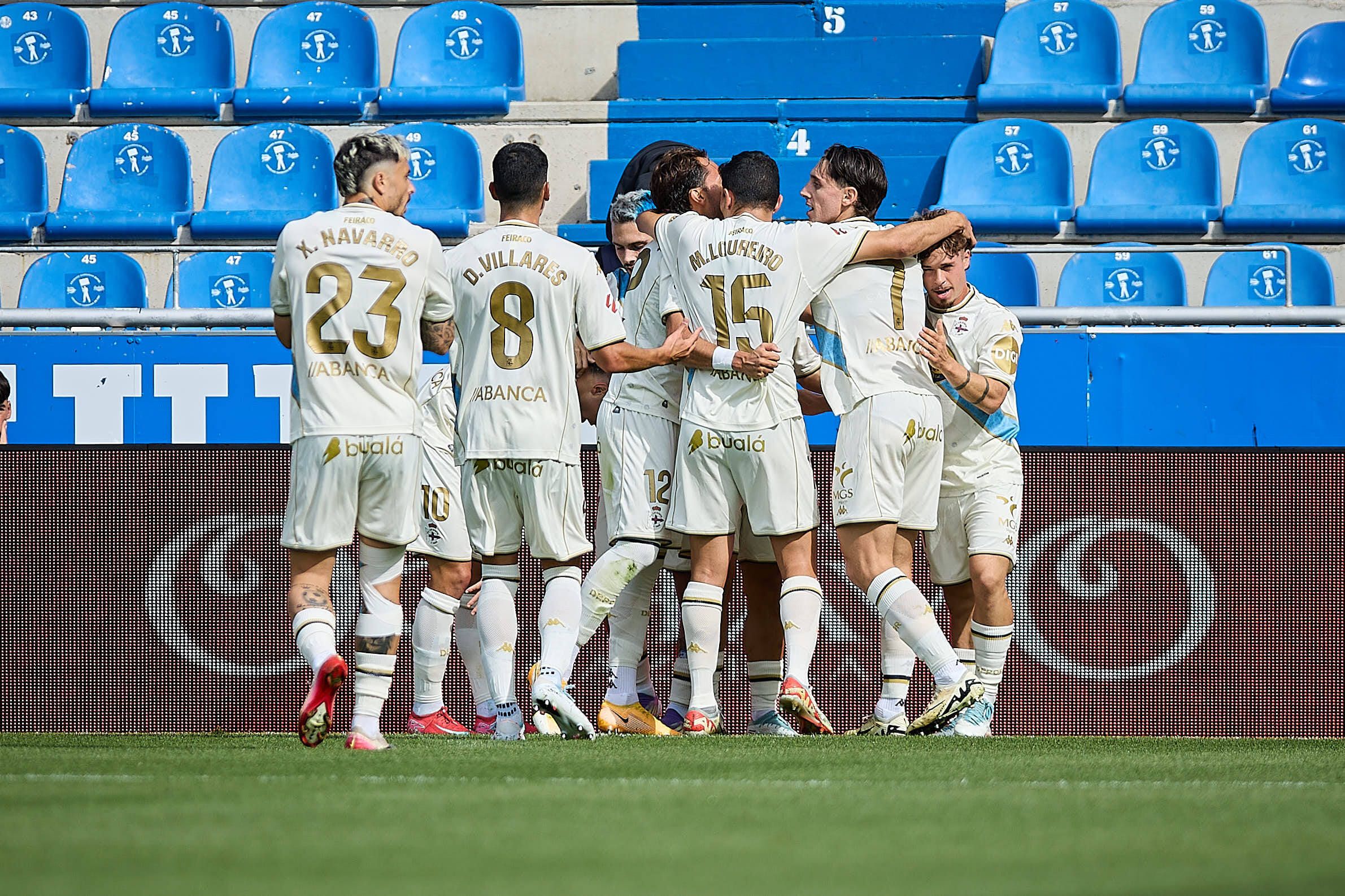 Luismi Cruz celebra su gol en Mendizorroza.