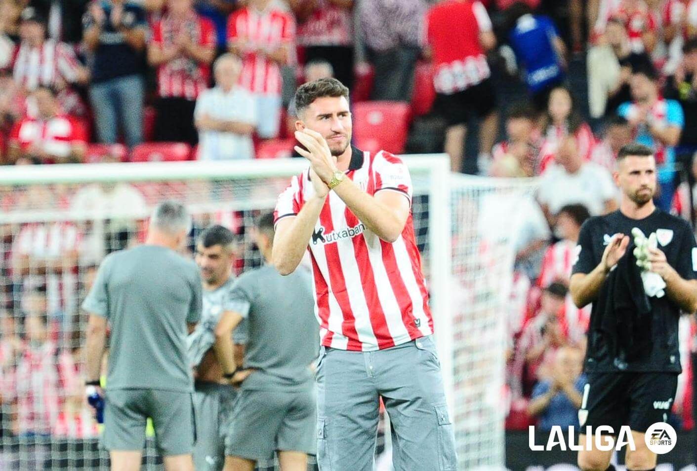  Aymeric Laporte junto a sus compañeros en San Mamés.