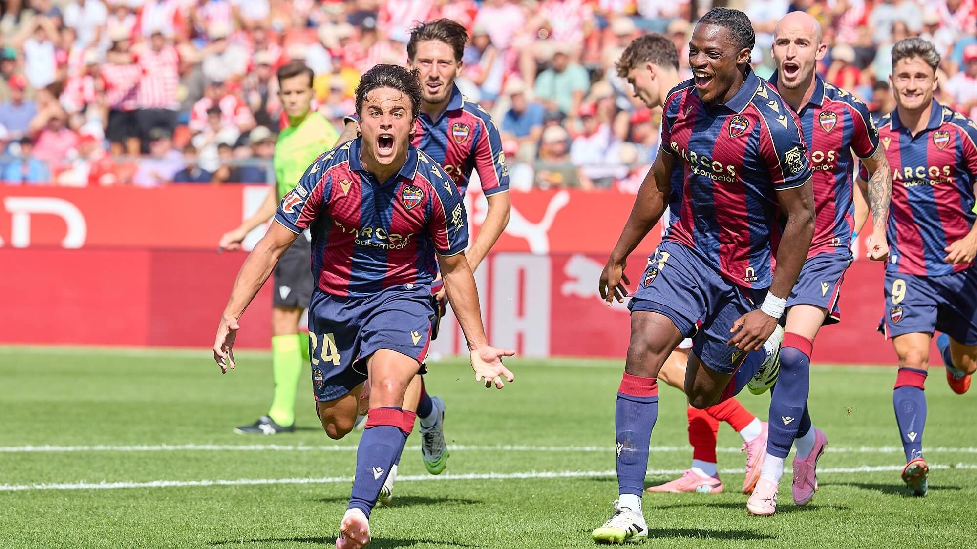 Carlos Álvarez y Etta Eyong celebran un gol en el Girona - Levante.