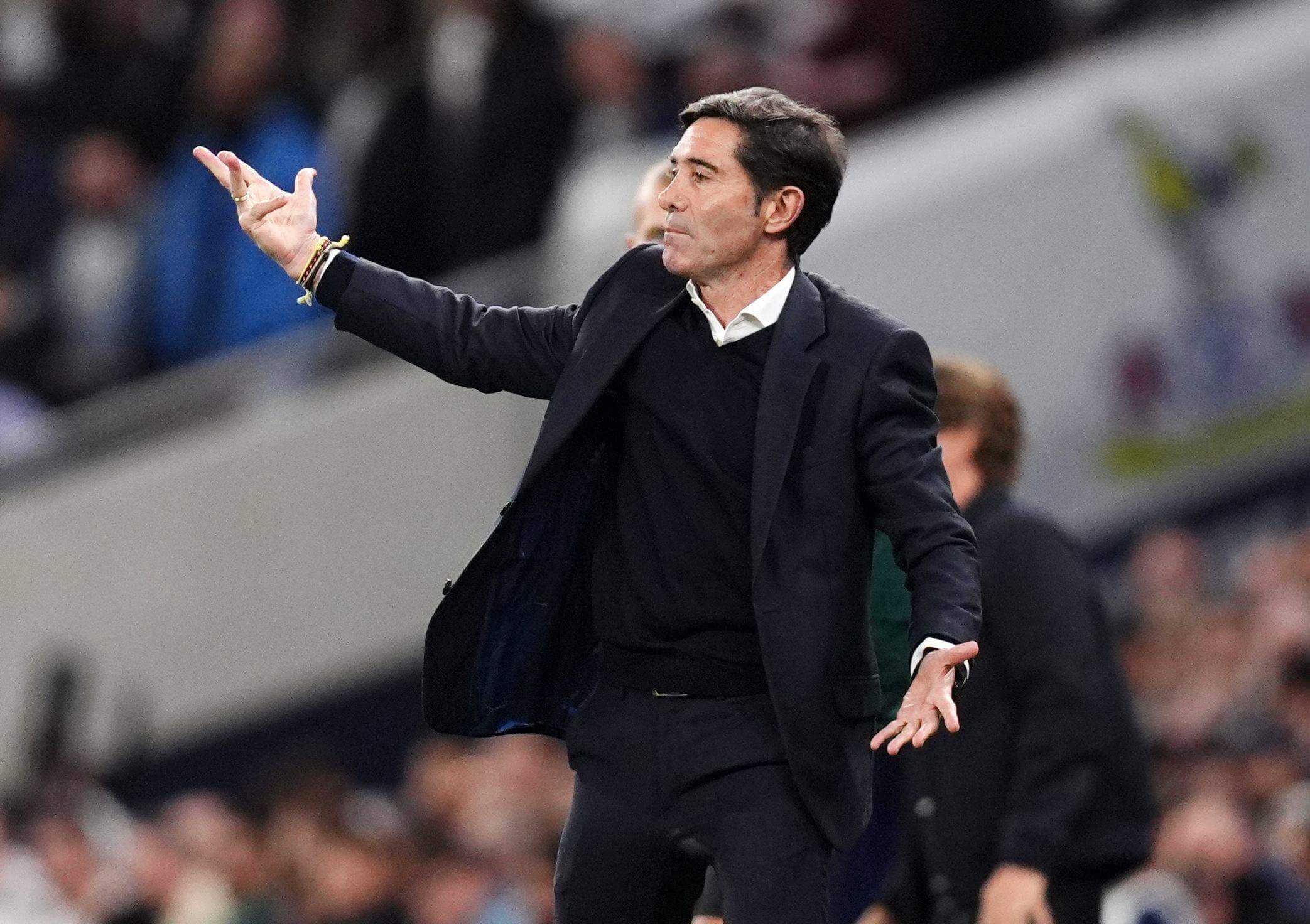 Marcelino da indicaicones a sus jugadores en el Tottenham-Villarreal (FOTO: Cordón Press).