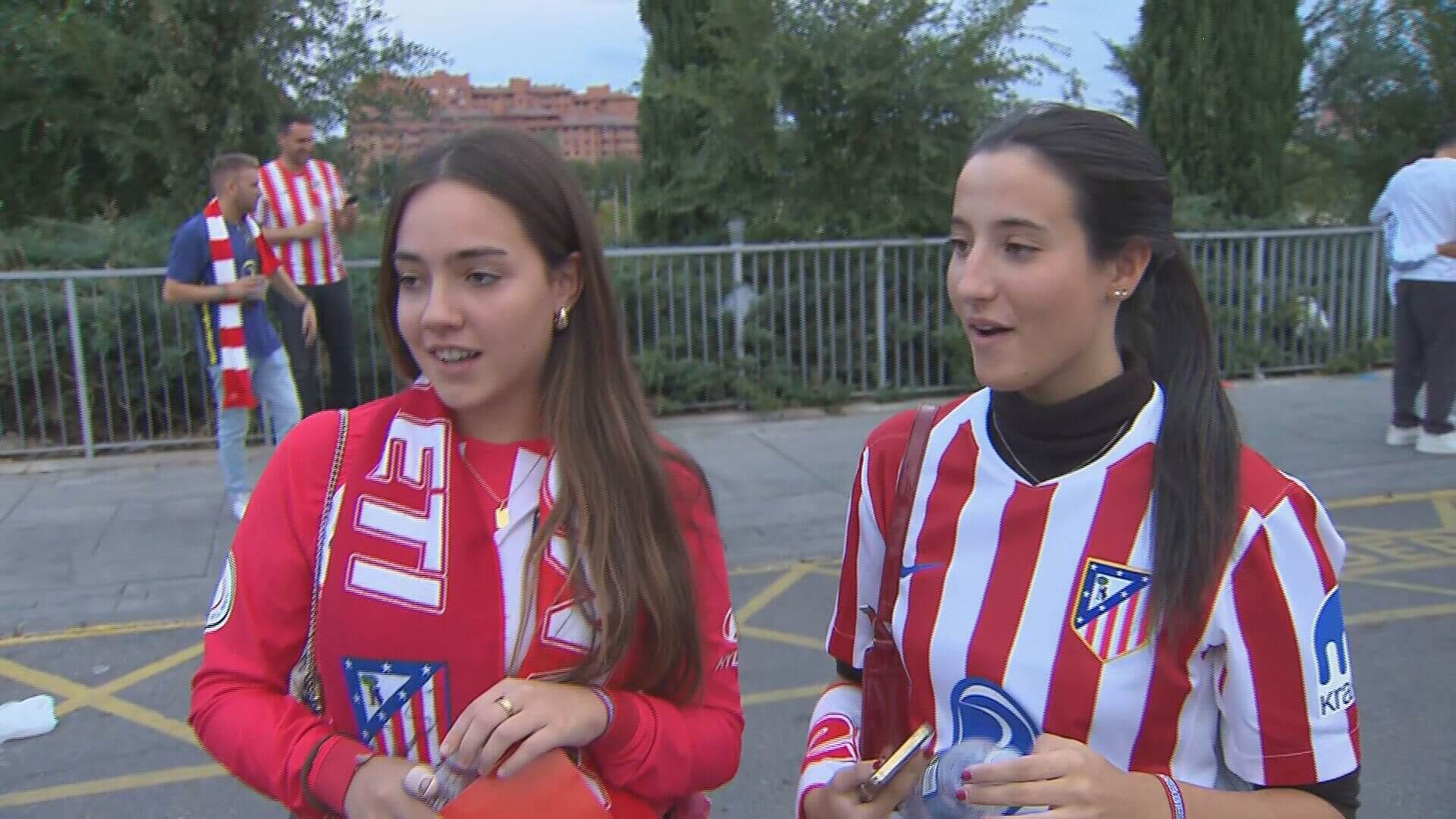 Dos aficionadas del Atlético alucinan con la racha rota tras el 5-2 al Real Madrid en el derbi.